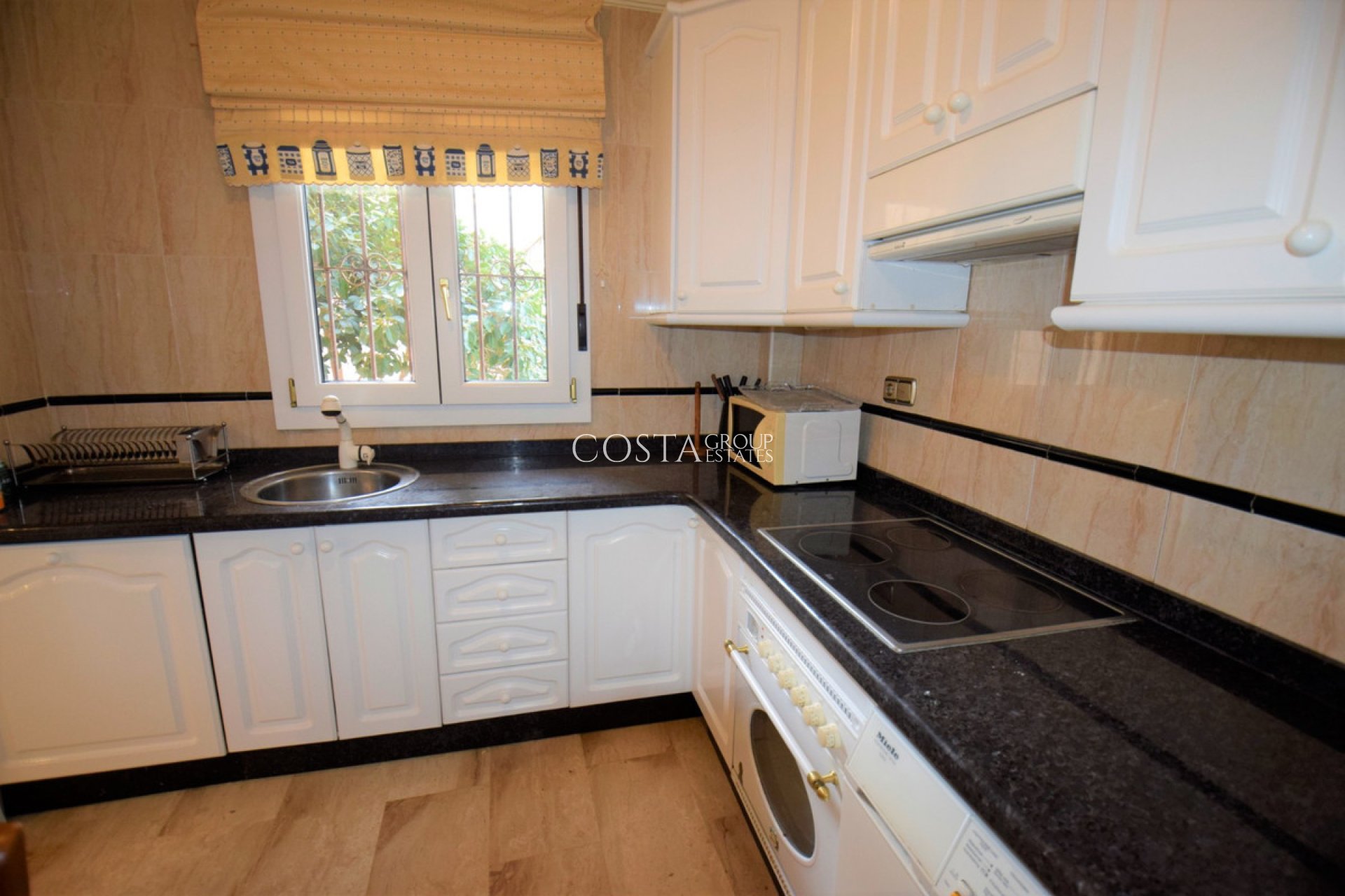 Resale - Villa -
Guardamar del Segura - Guardamar del Segura Centro