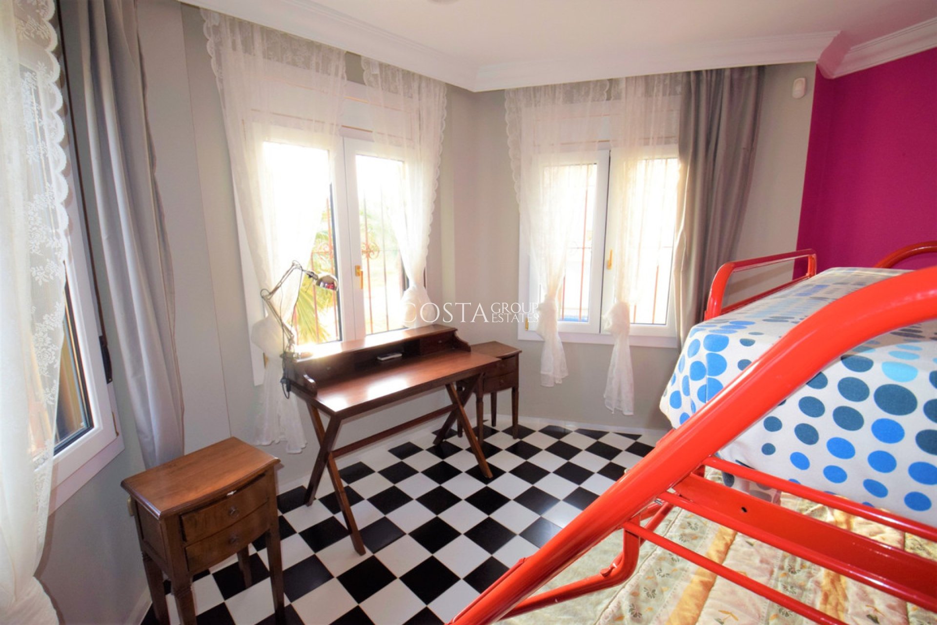 Resale - Villa -
Guardamar del Segura - Guardamar del Segura Centro