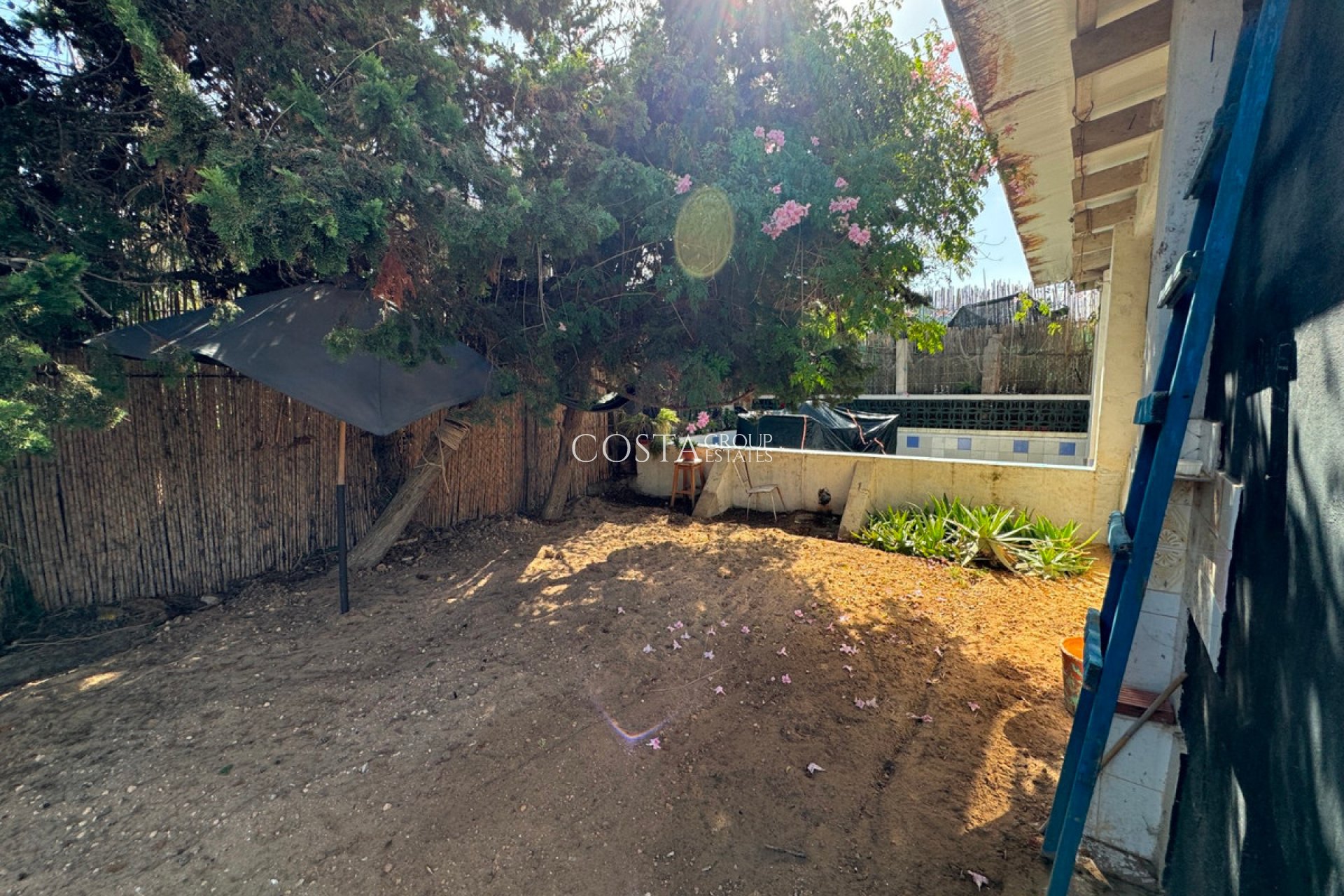 Resale - Villa -
Guardamar del Segura - Guardamar del Segura Centro