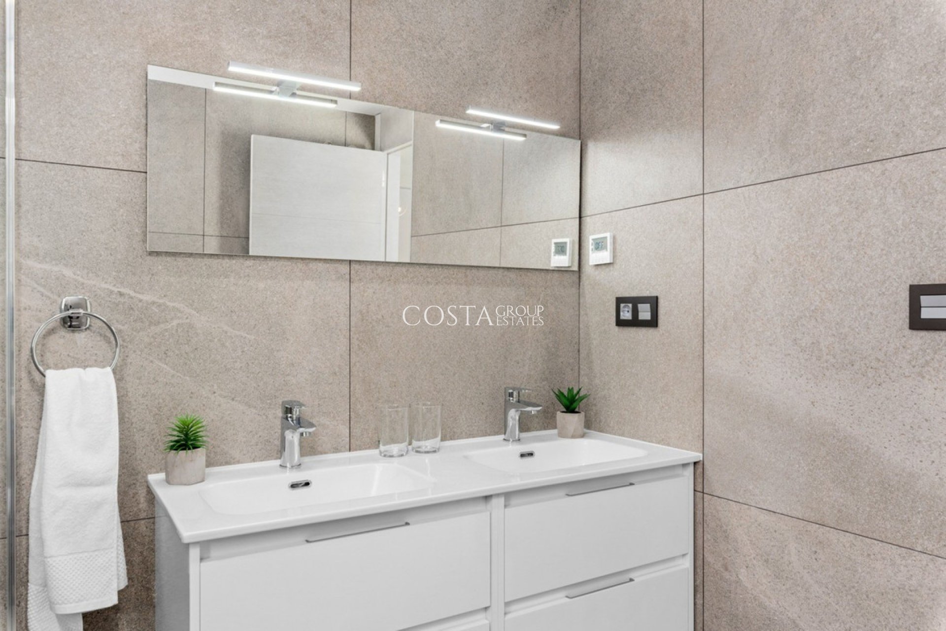 Resale - Villa -
Guardamar del Segura - Guardamar del Segura Centro