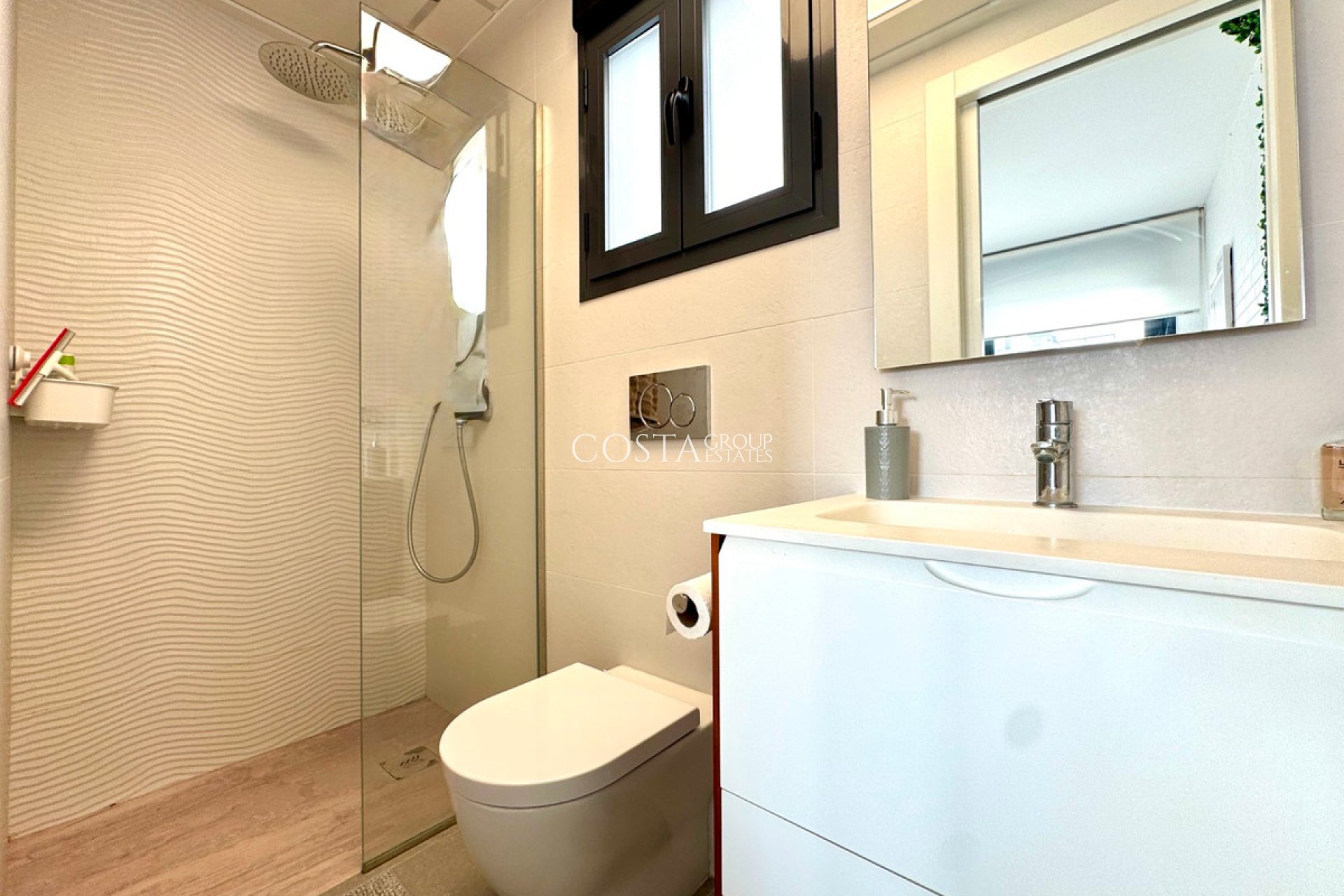 Resale - Villa -
Guardamar del Segura - Guardamar del Segura Centro