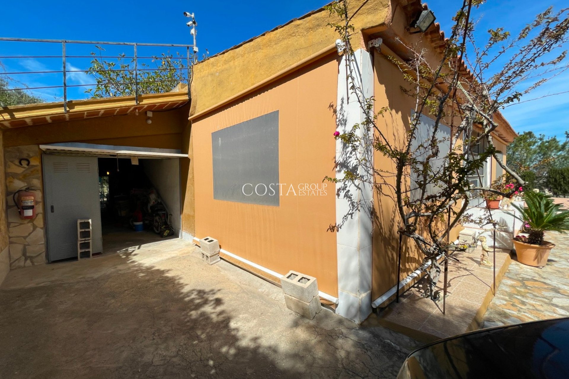 Resale - Villa -
Guardamar del Segura - Guardamar del Segura Centro