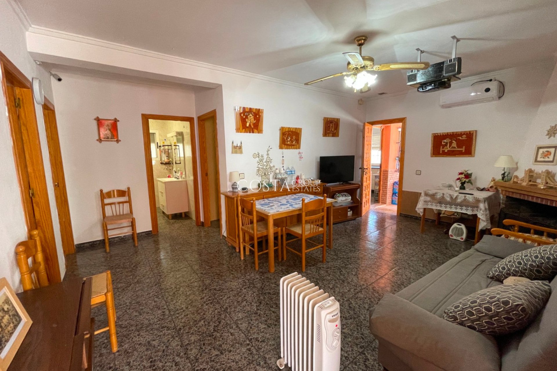 Resale - Villa -
Guardamar del Segura - Guardamar del Segura Centro
