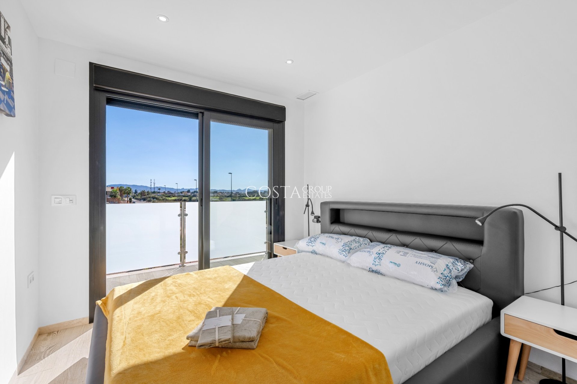 Resale - Villa -
Los Alcazares - Bahia Bella