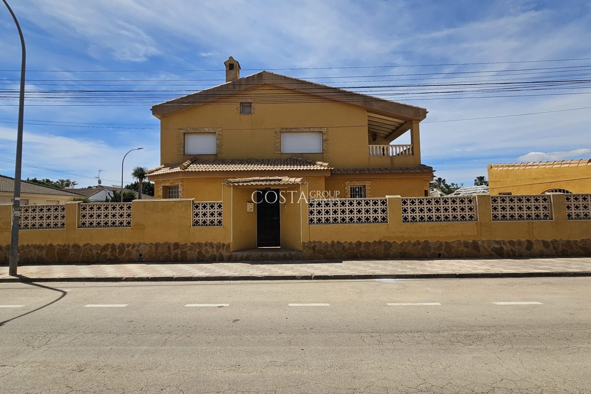 Resale - Villa -
Los Alcazares