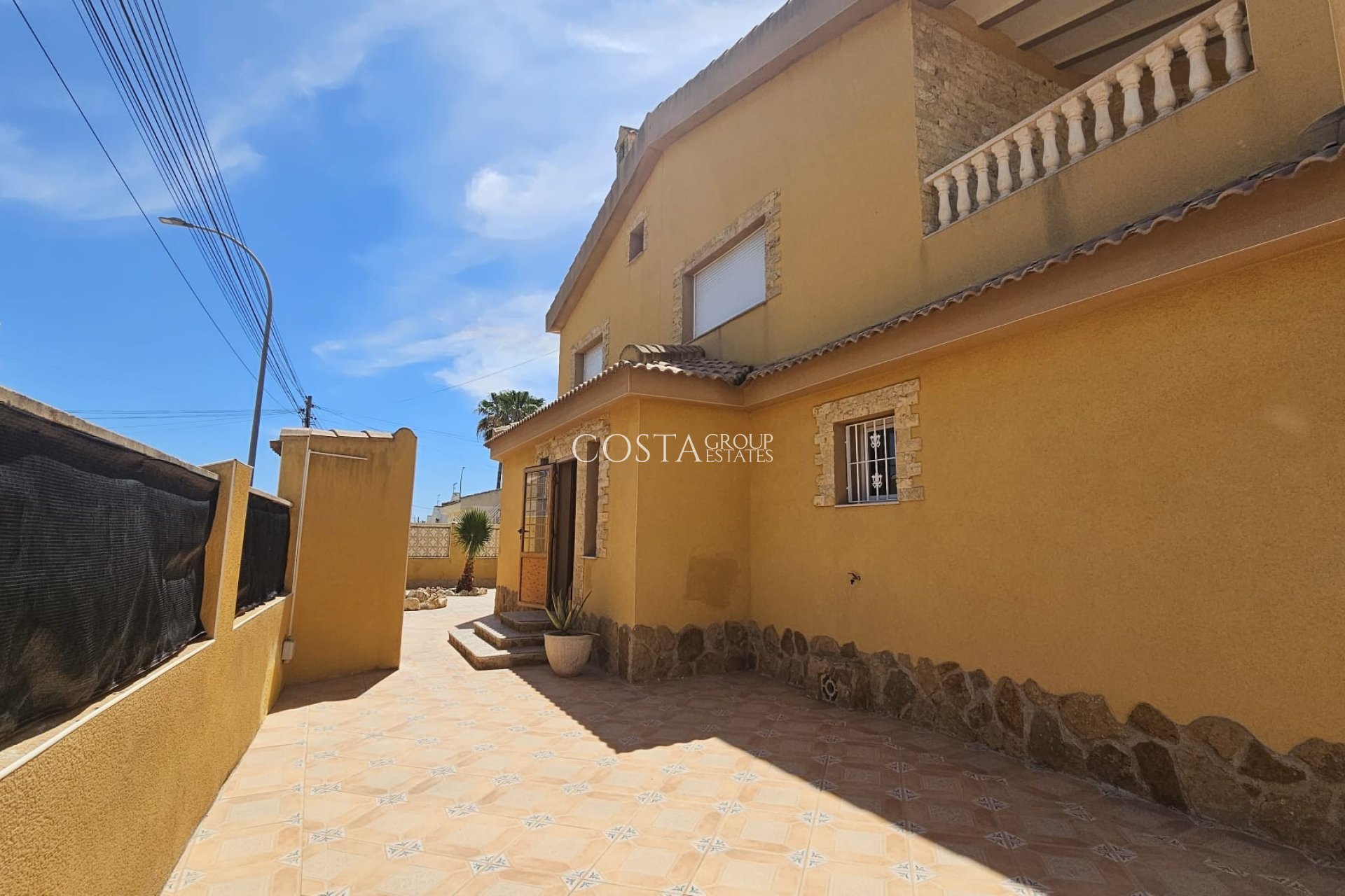 Resale - Villa -
Los Alcazares