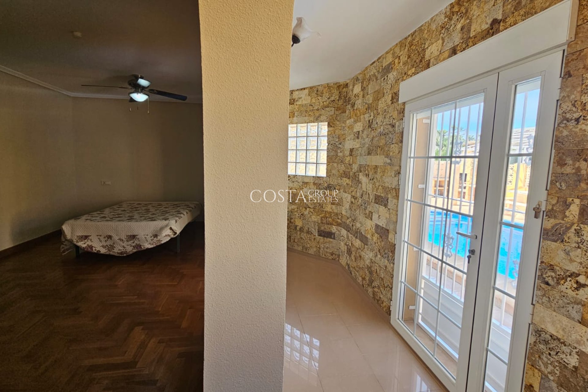 Resale - Villa -
Los Alcazares