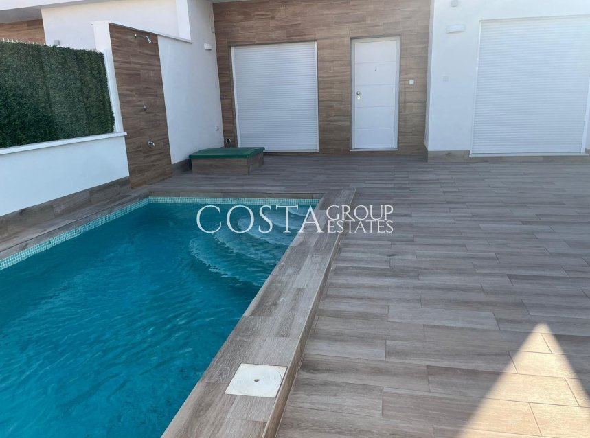 Resale - Villa -
Los Alcazares