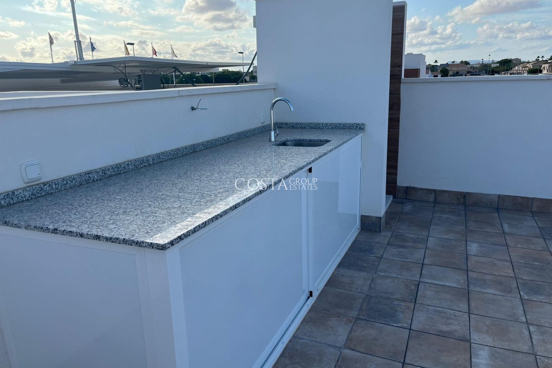 Resale - Villa -
Los Alcazares