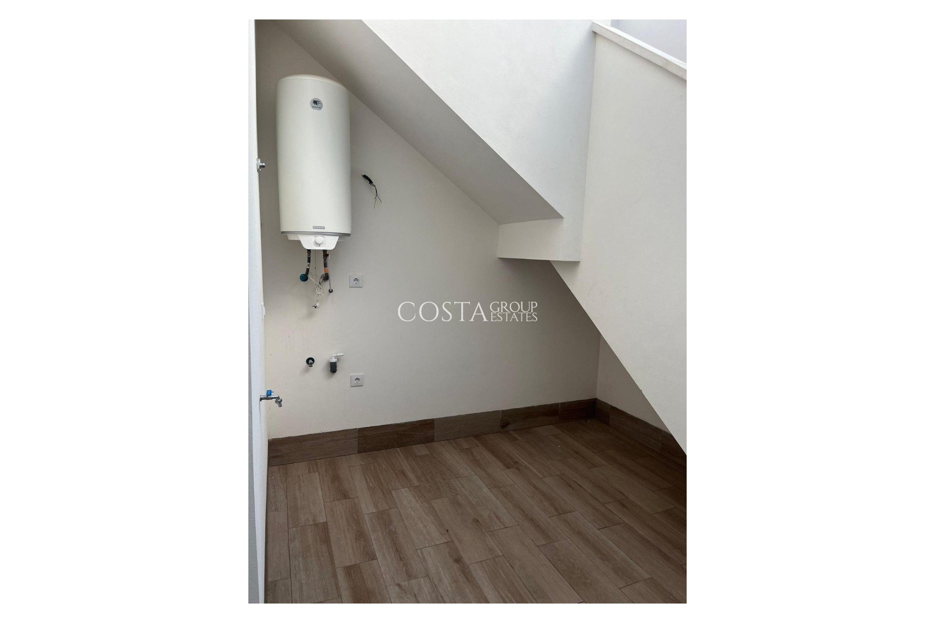 Resale - Villa -
Los Alcazares