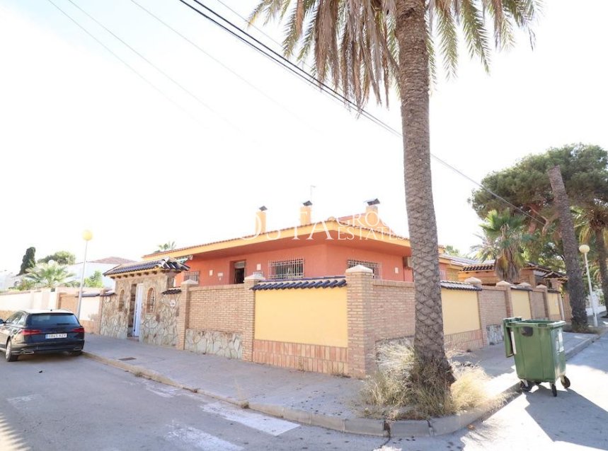 Resale - Villa -
Orihuela - Cabo Roig