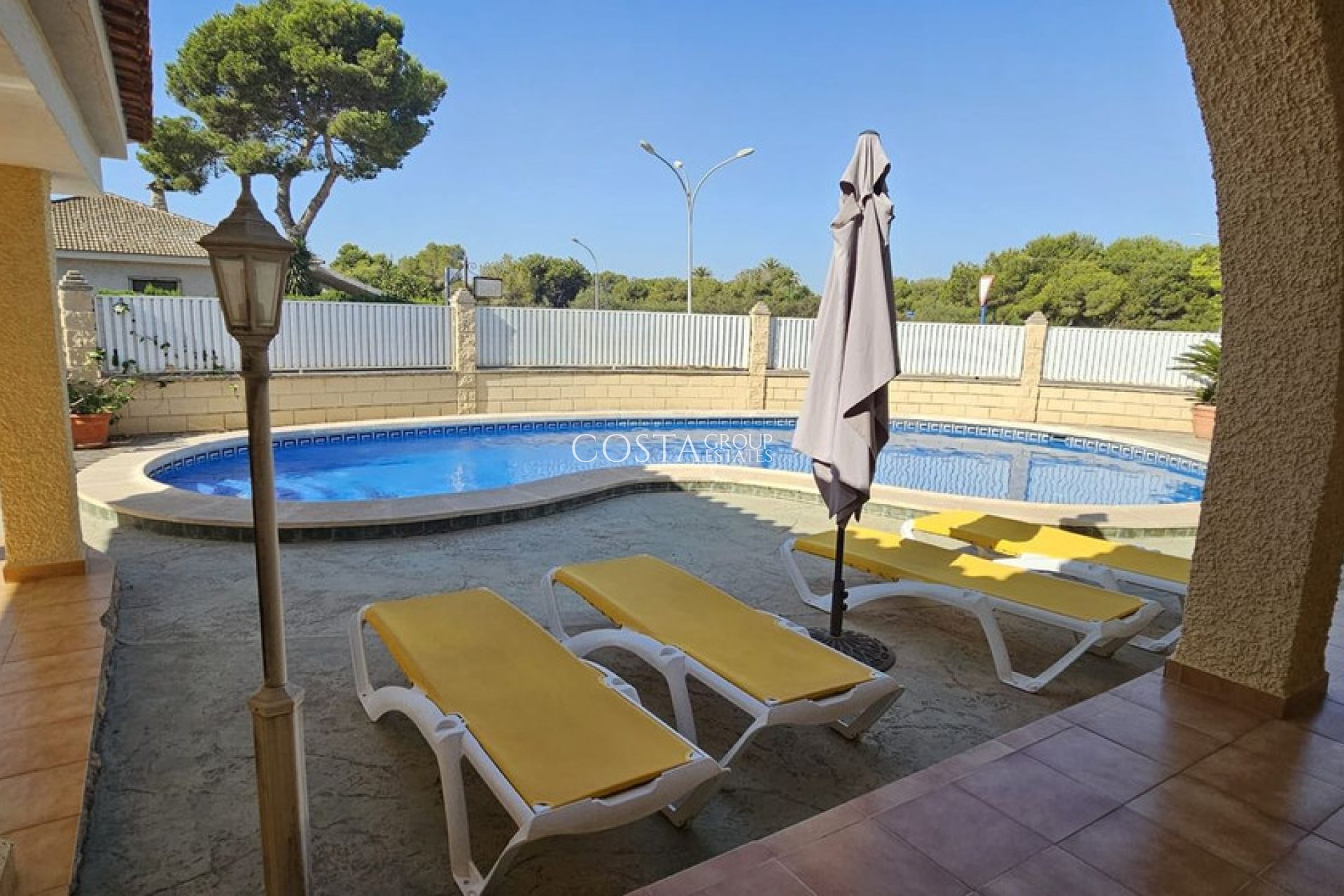 Resale - Villa -
Orihuela - Campoamor