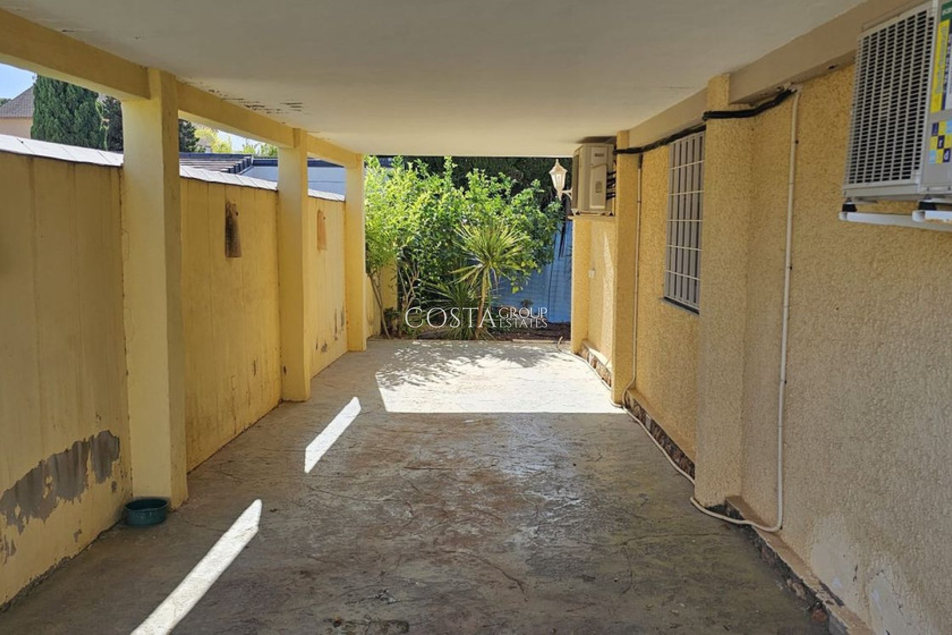 Resale - Villa -
Orihuela - Campoamor