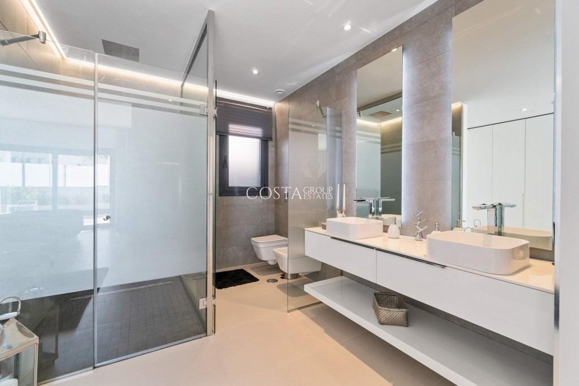 Resale - Villa -
Orihuela - Campoamor