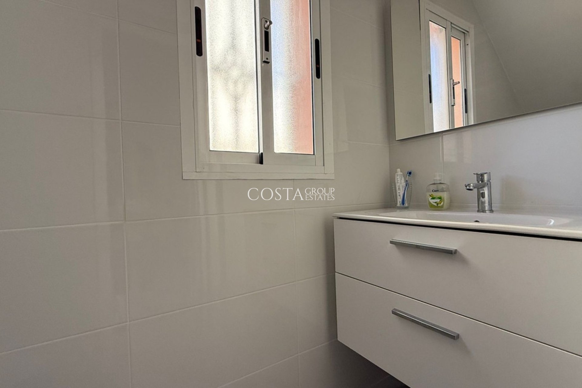 Resale - Villa -
Orihuela Costa - Blue Lagoon