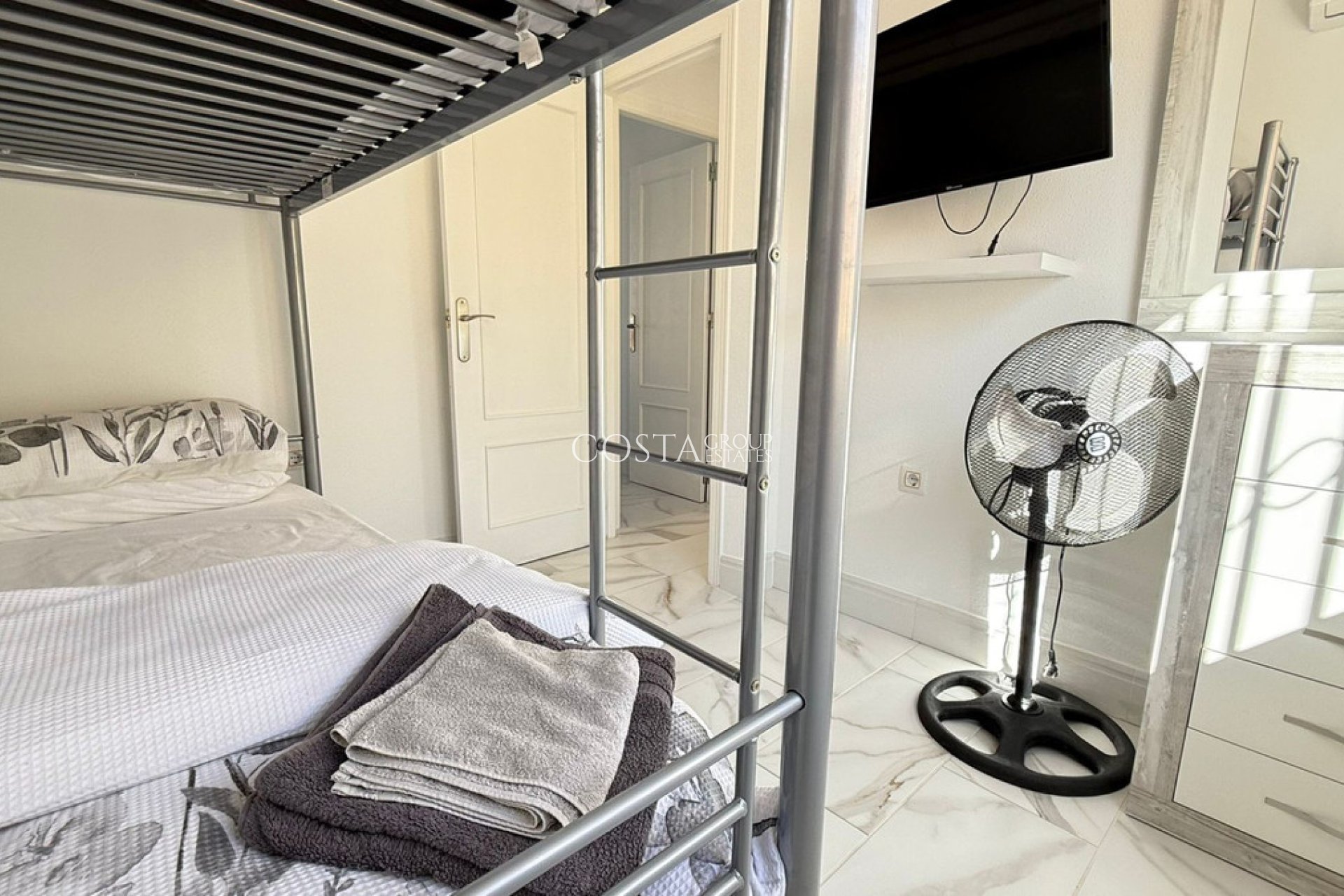 Resale - Villa -
Orihuela Costa - Blue Lagoon