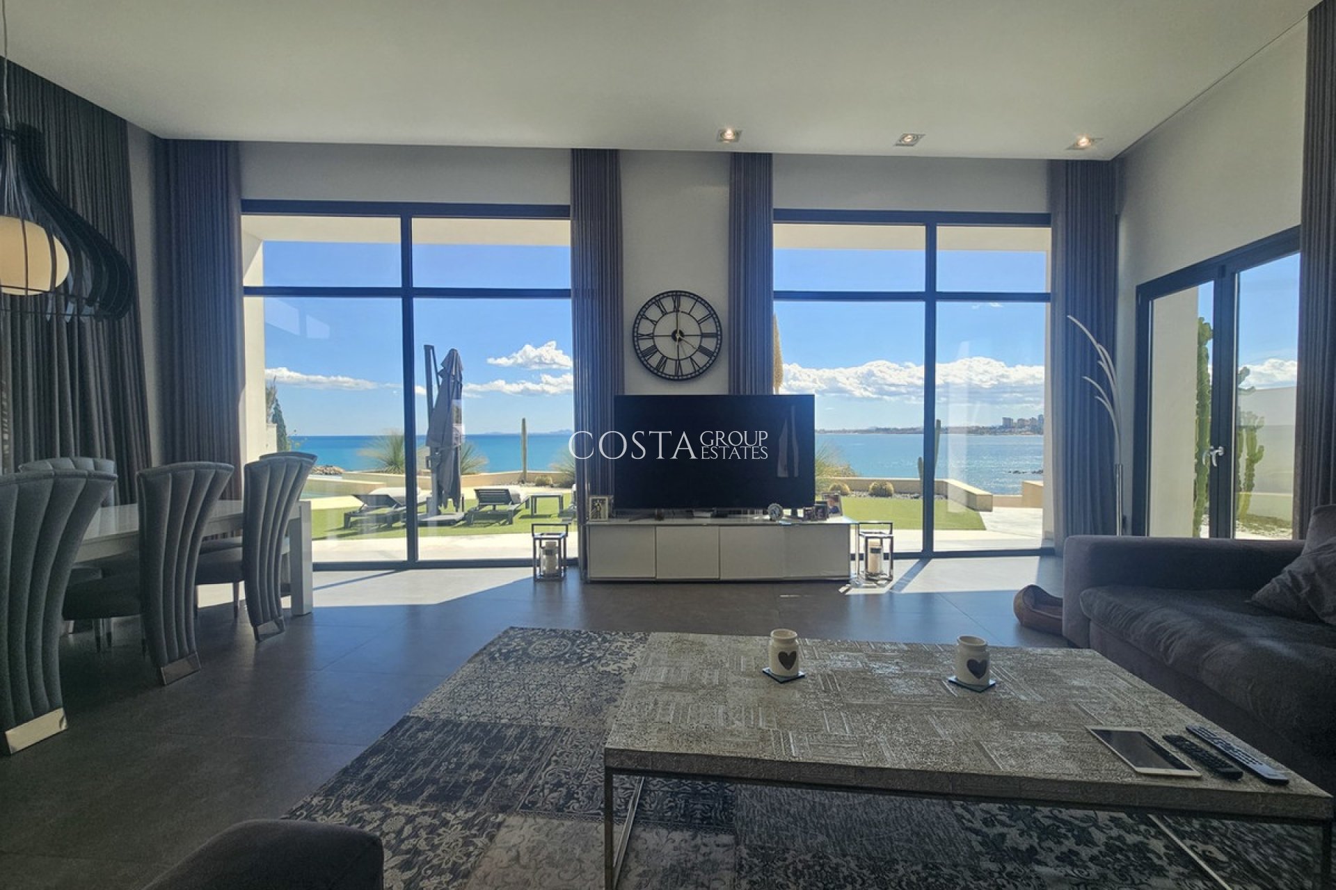 Resale - Villa -
Orihuela Costa - Cabo Roig