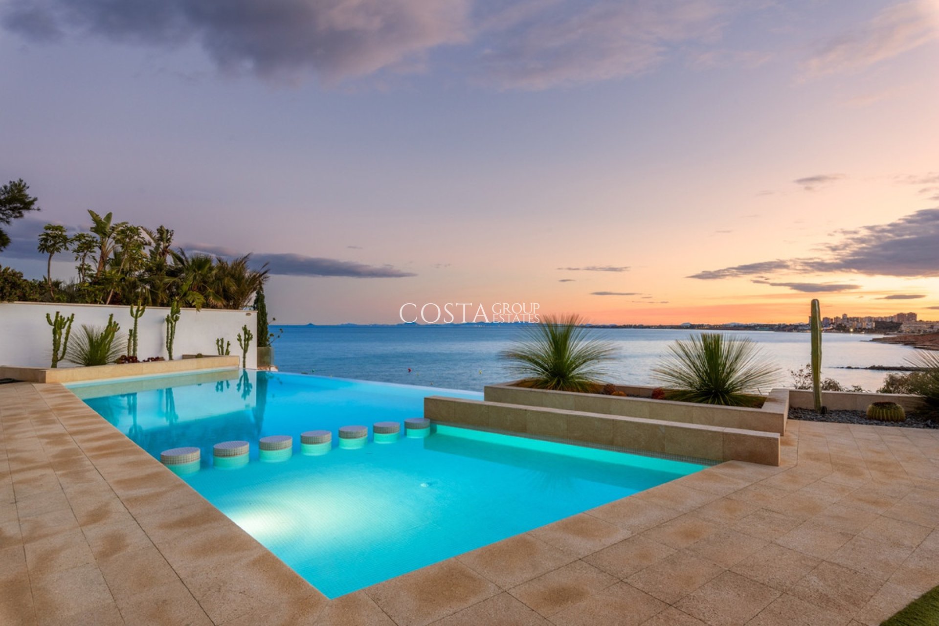 Resale - Villa -
Orihuela Costa - Cabo Roig