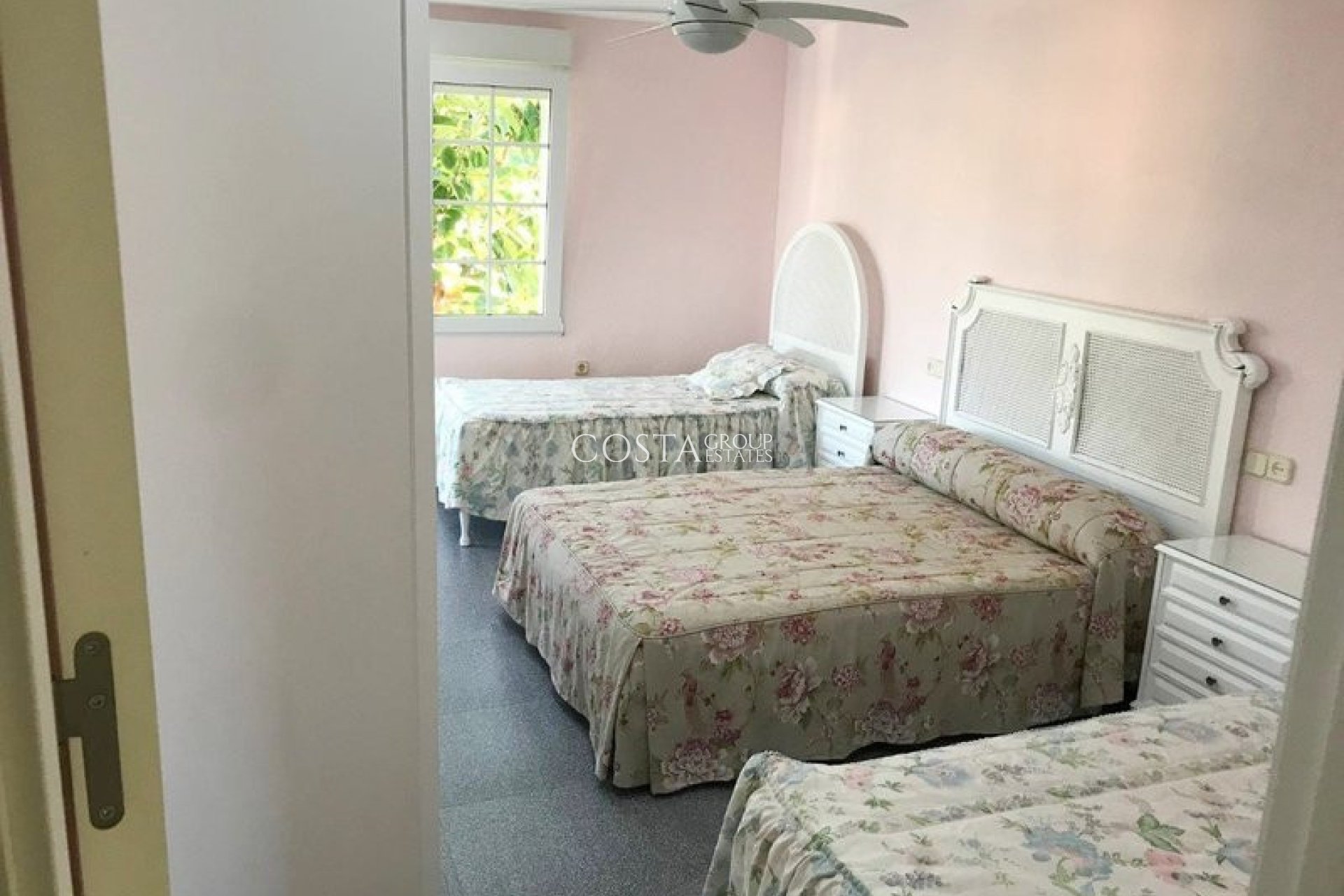 Resale - Villa -
Orihuela Costa - Cabo Roig