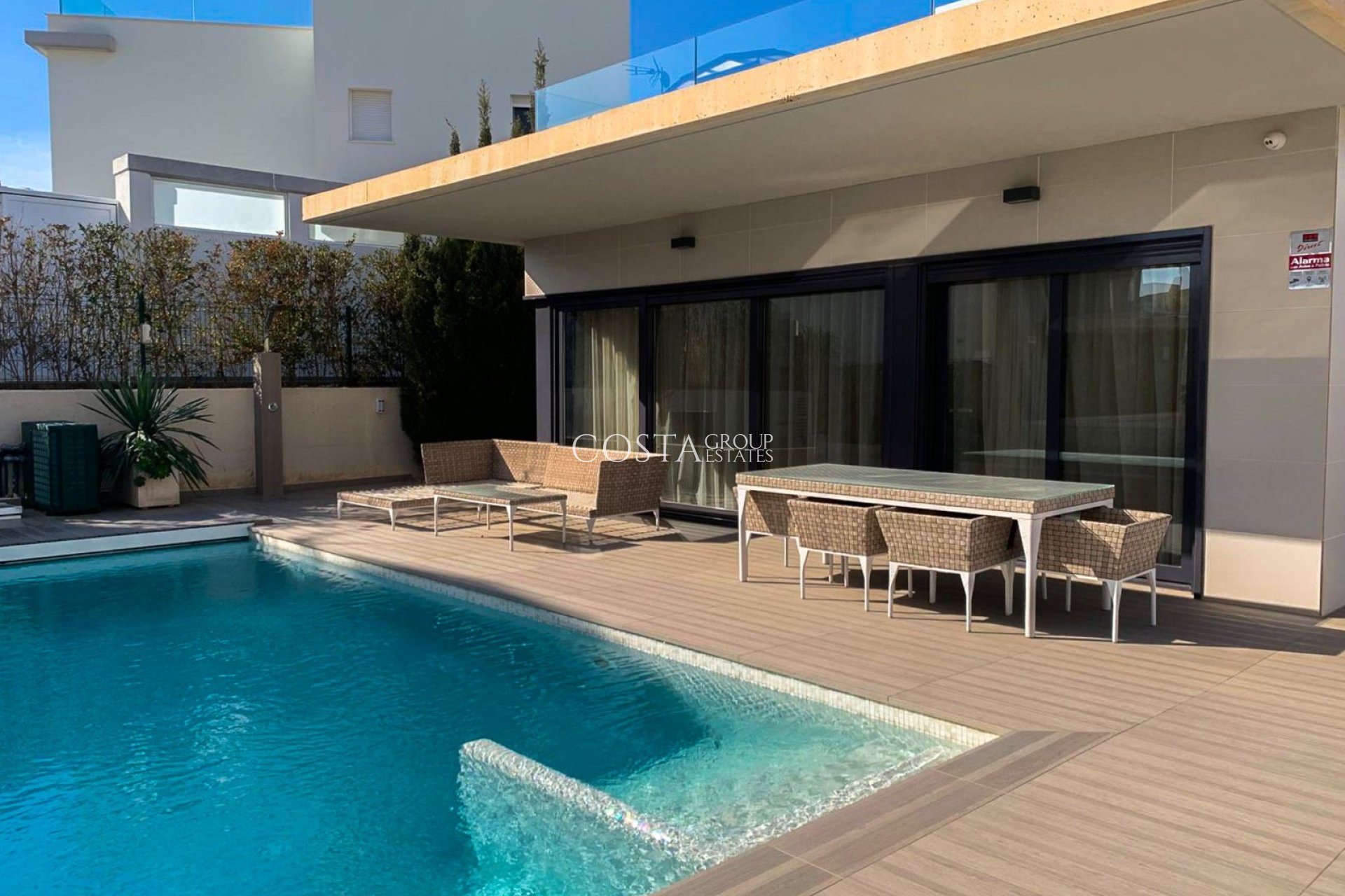 Resale - Villa -
Orihuela Costa - Campoamor