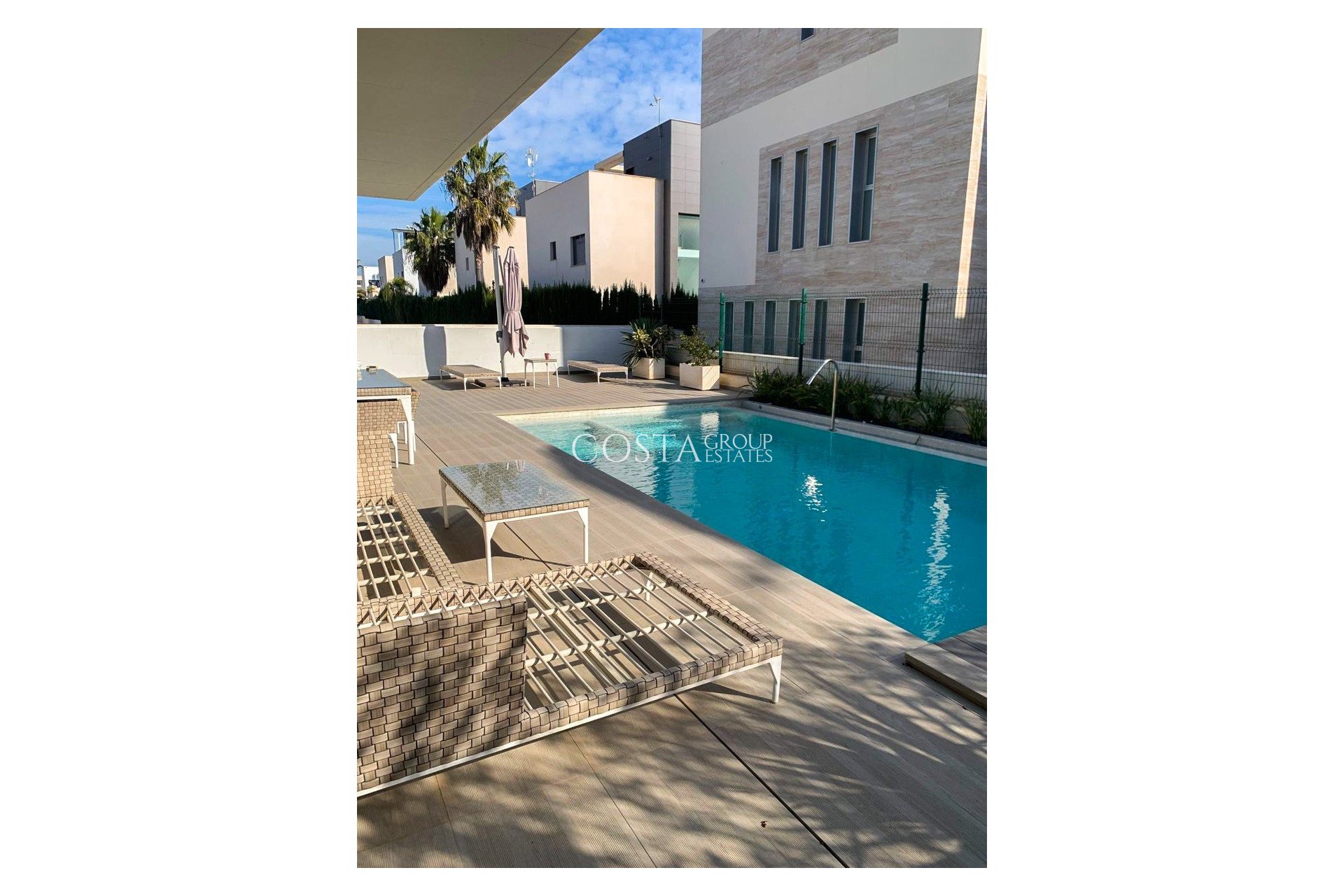 Resale - Villa -
Orihuela Costa - Campoamor