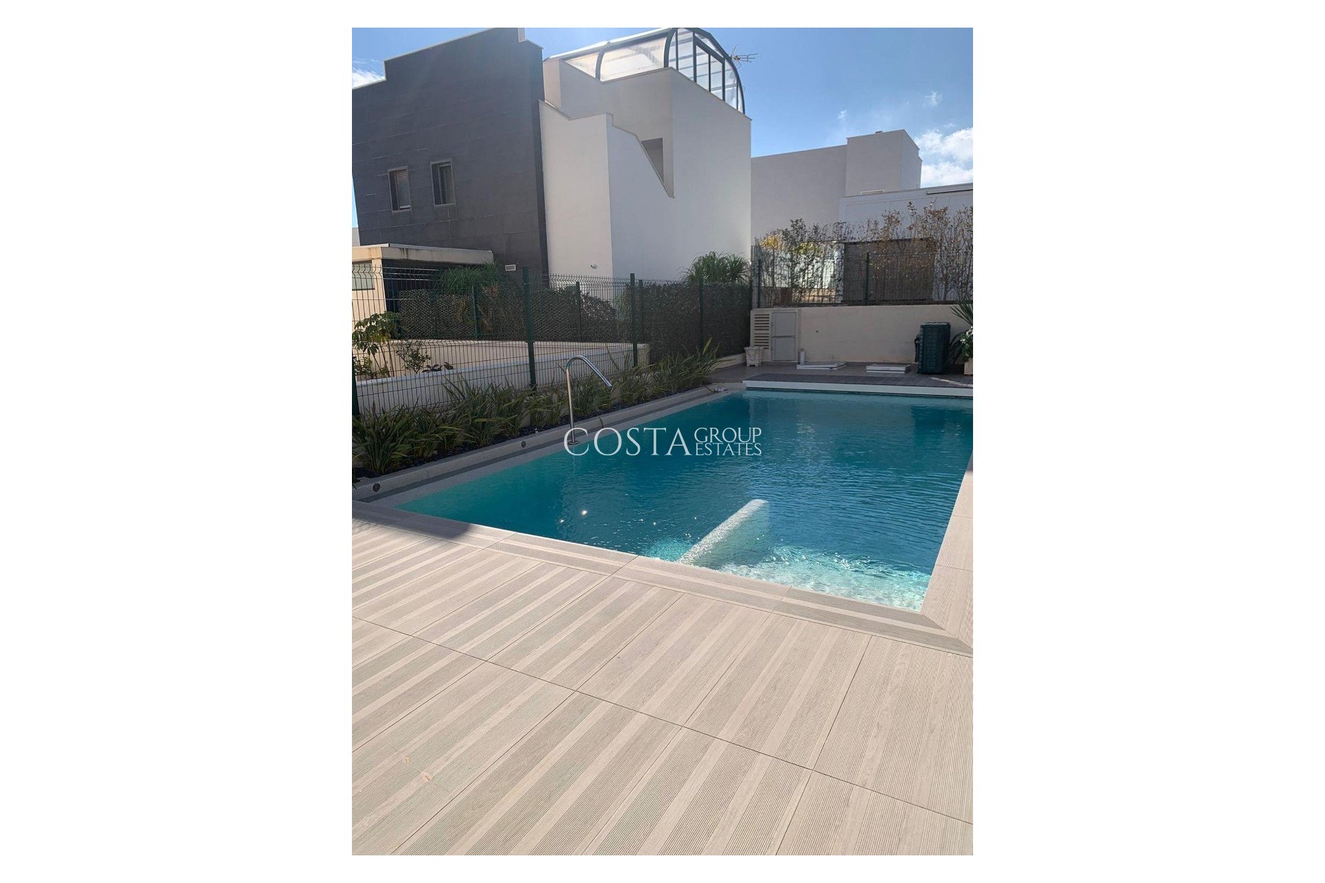 Resale - Villa -
Orihuela Costa - Campoamor