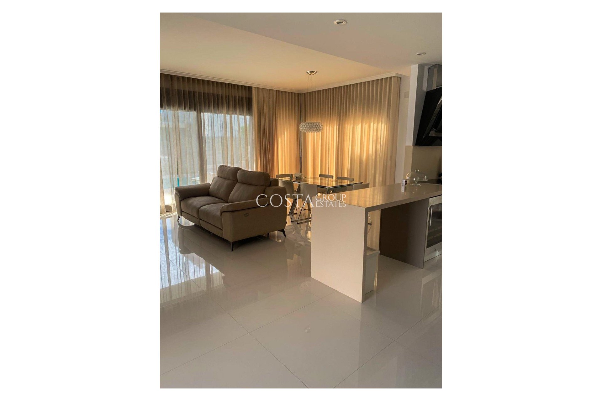 Resale - Villa -
Orihuela Costa - Campoamor