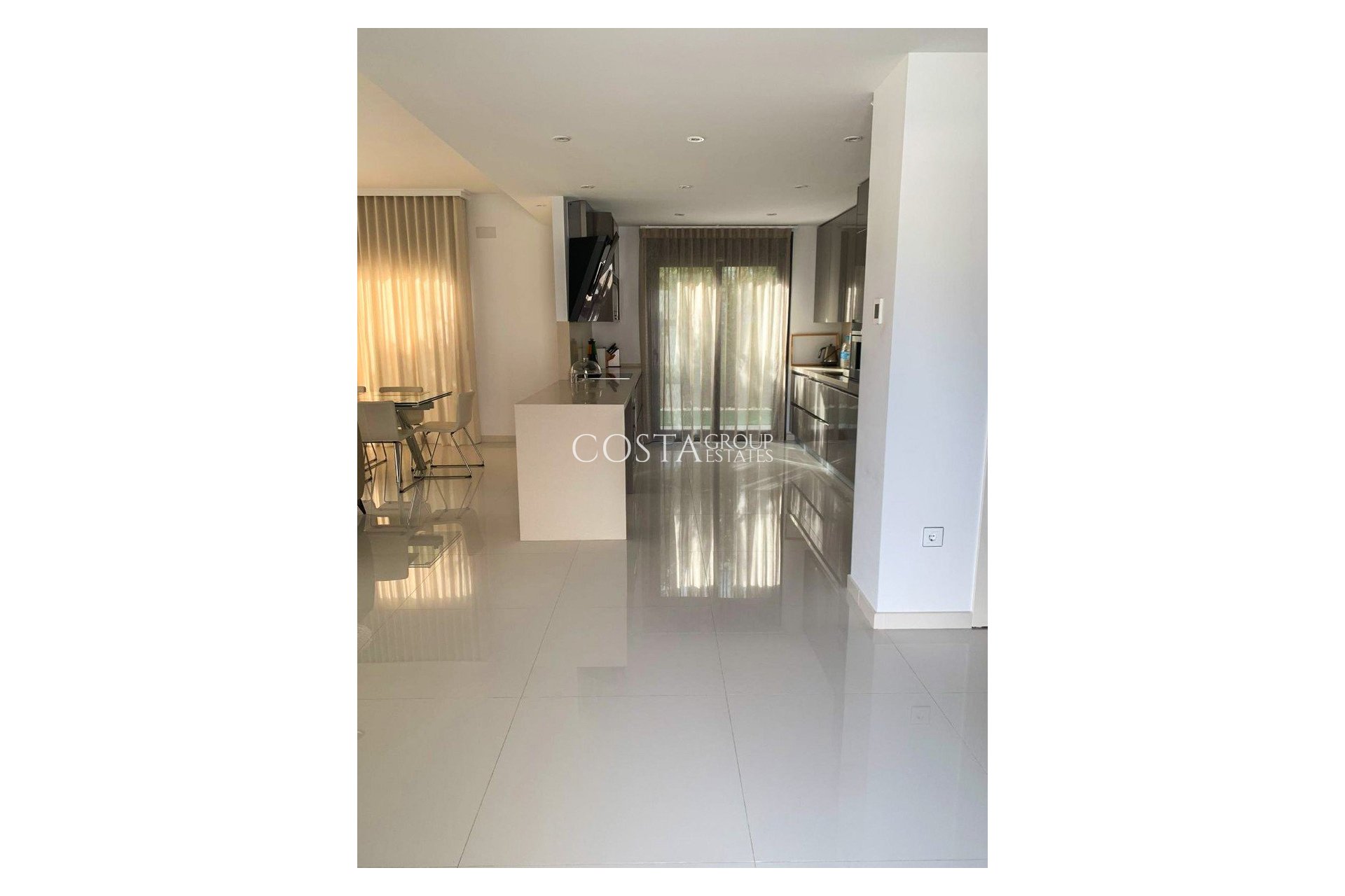 Resale - Villa -
Orihuela Costa - Campoamor