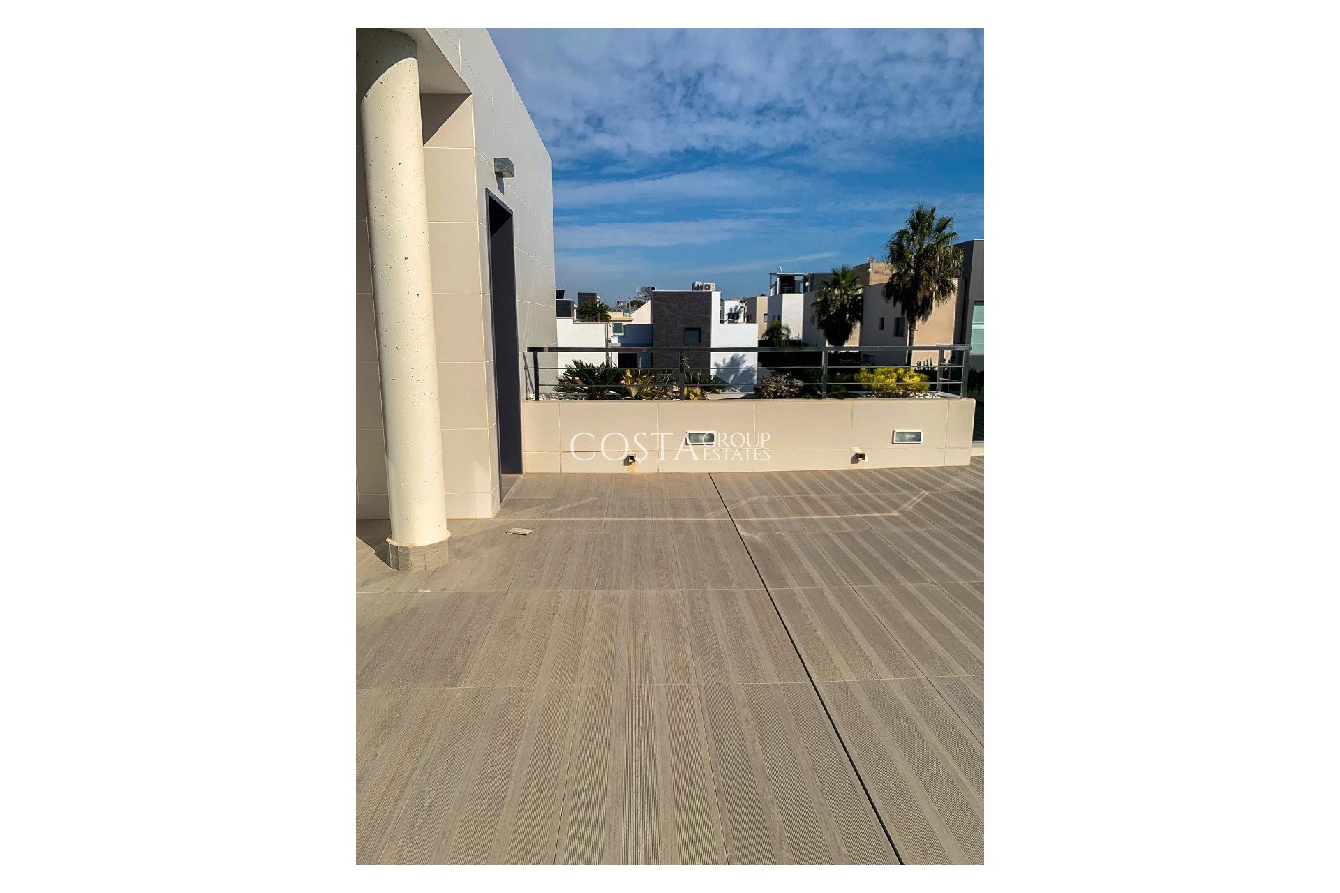 Resale - Villa -
Orihuela Costa - Campoamor