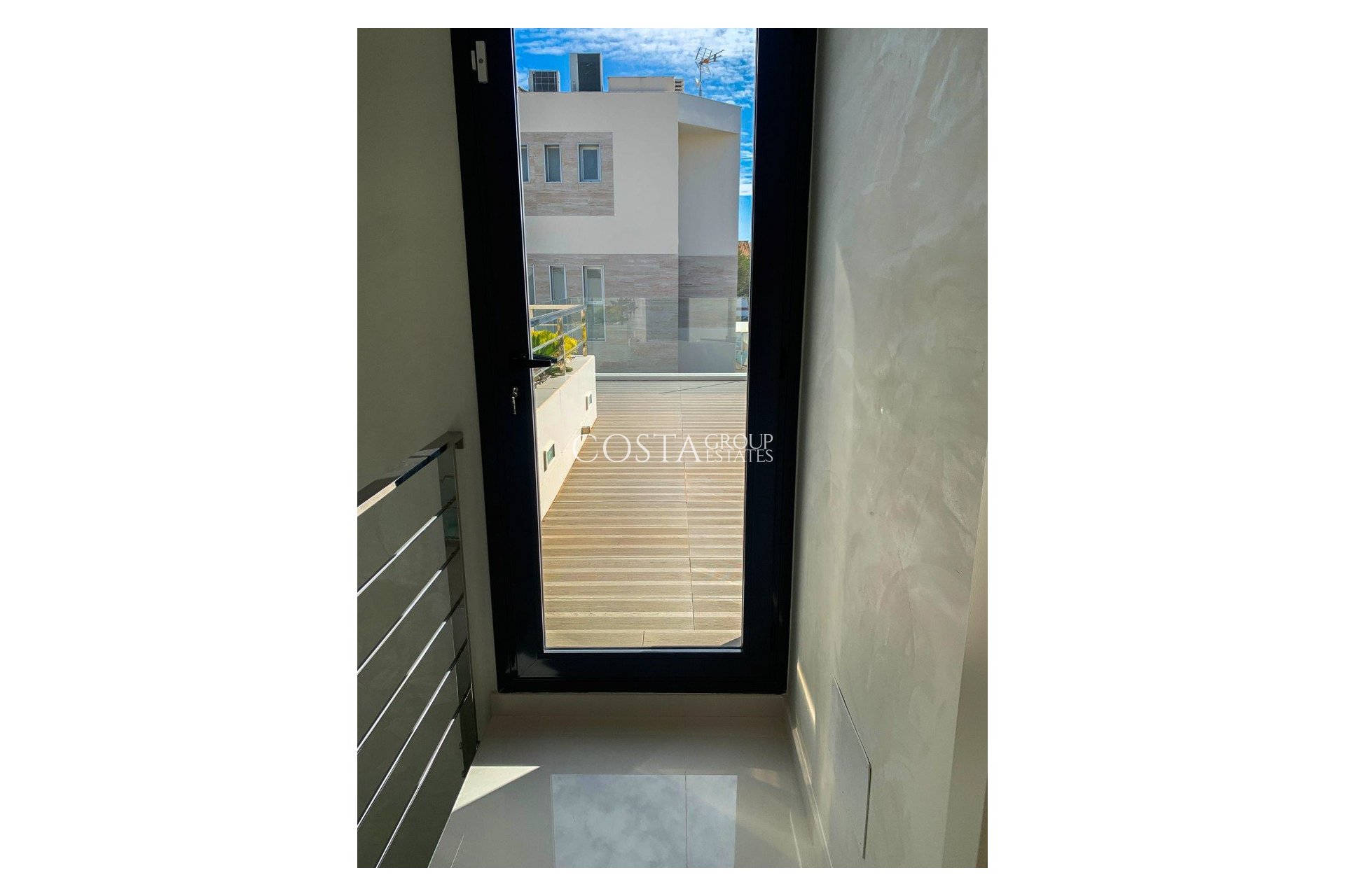 Resale - Villa -
Orihuela Costa - Campoamor