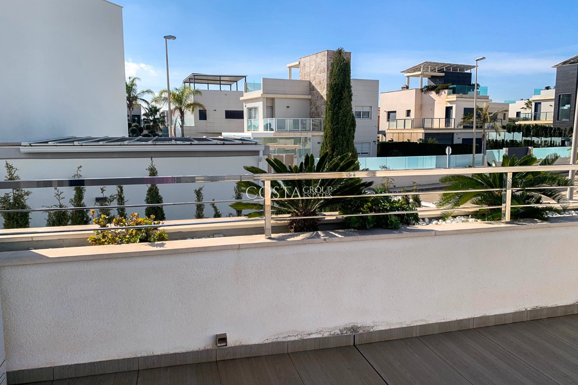 Resale - Villa -
Orihuela Costa - Campoamor