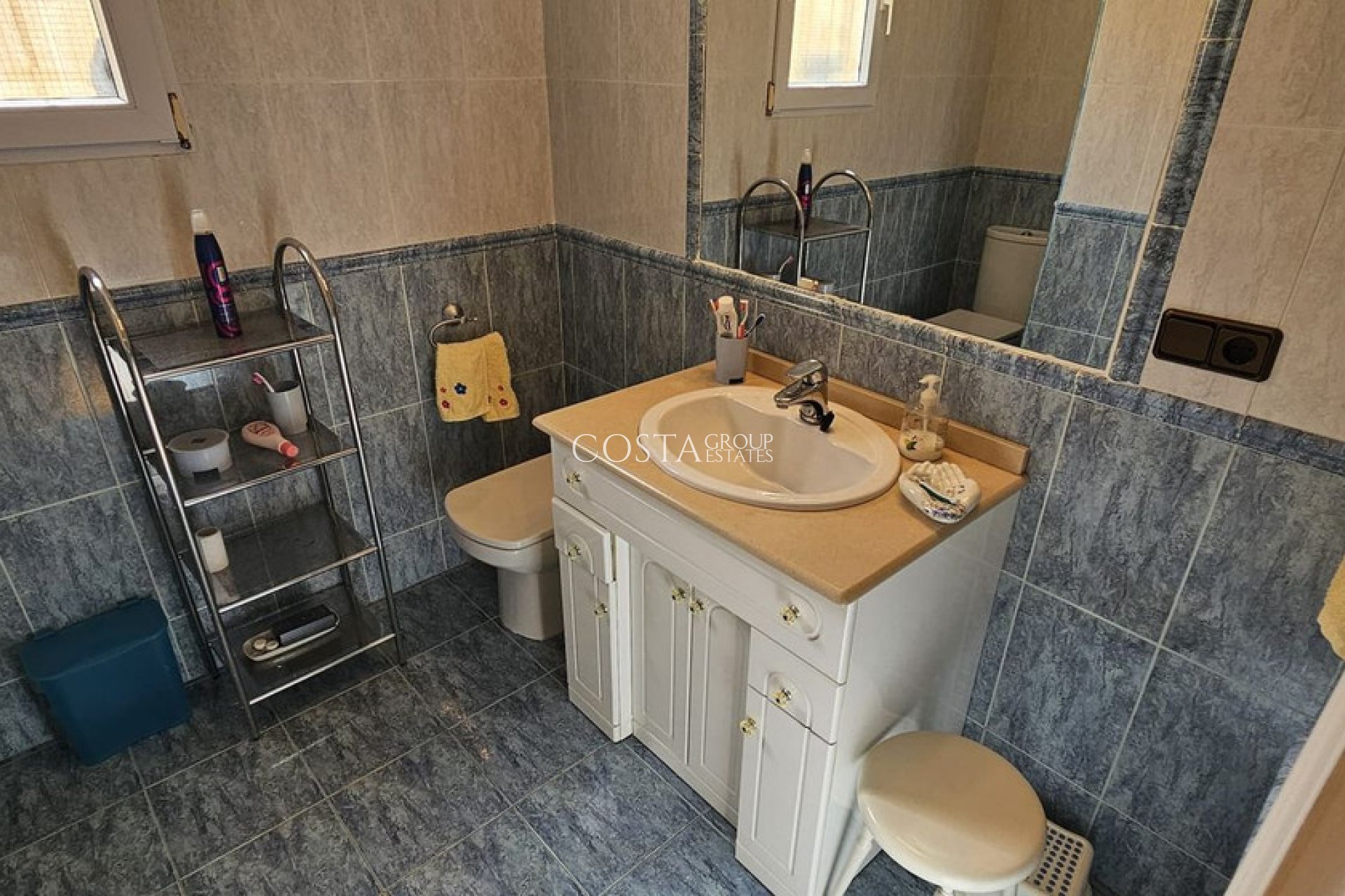 Resale - Villa -
Orihuela Costa - Campoamor