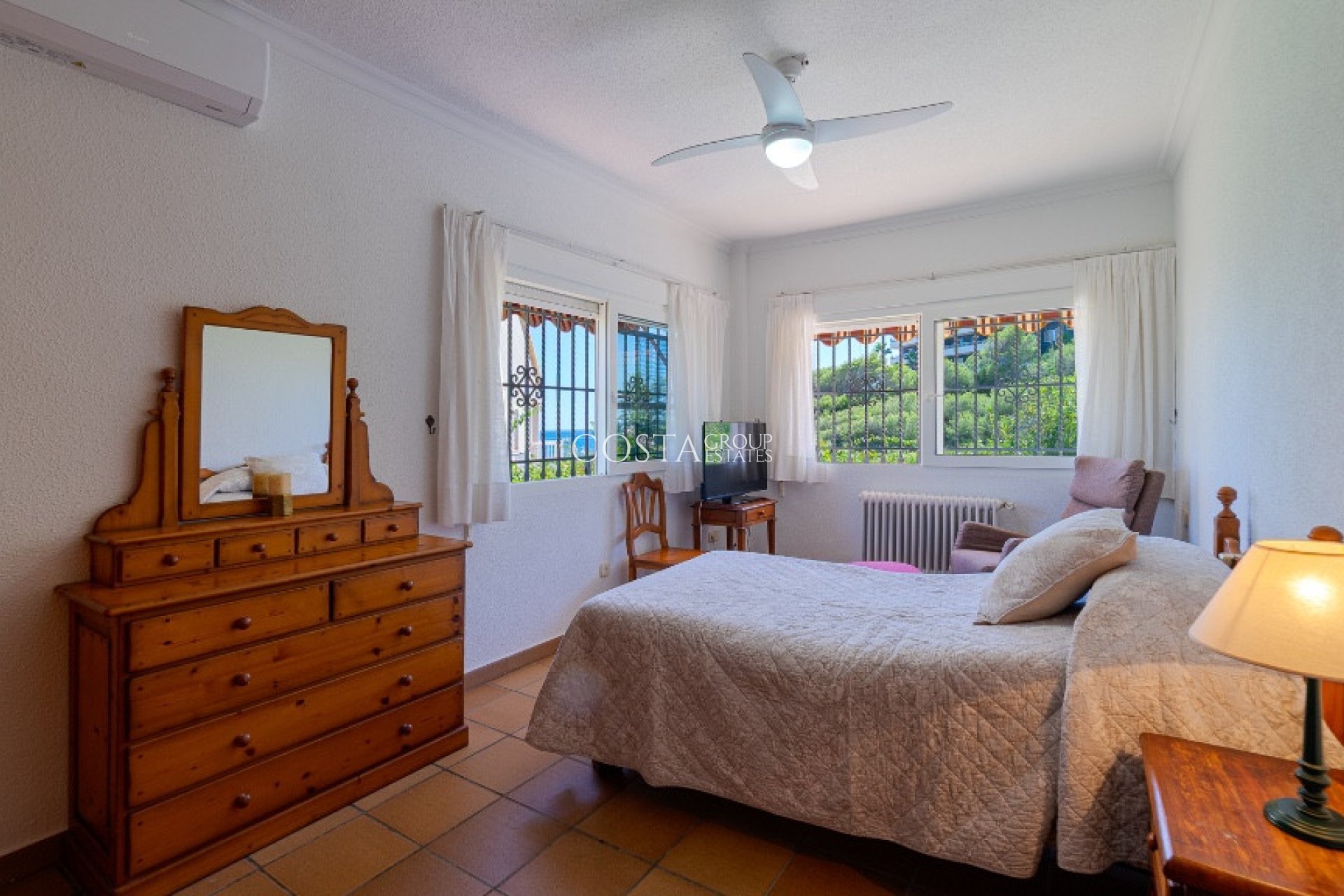 Resale - Villa -
Orihuela Costa - Campoamor