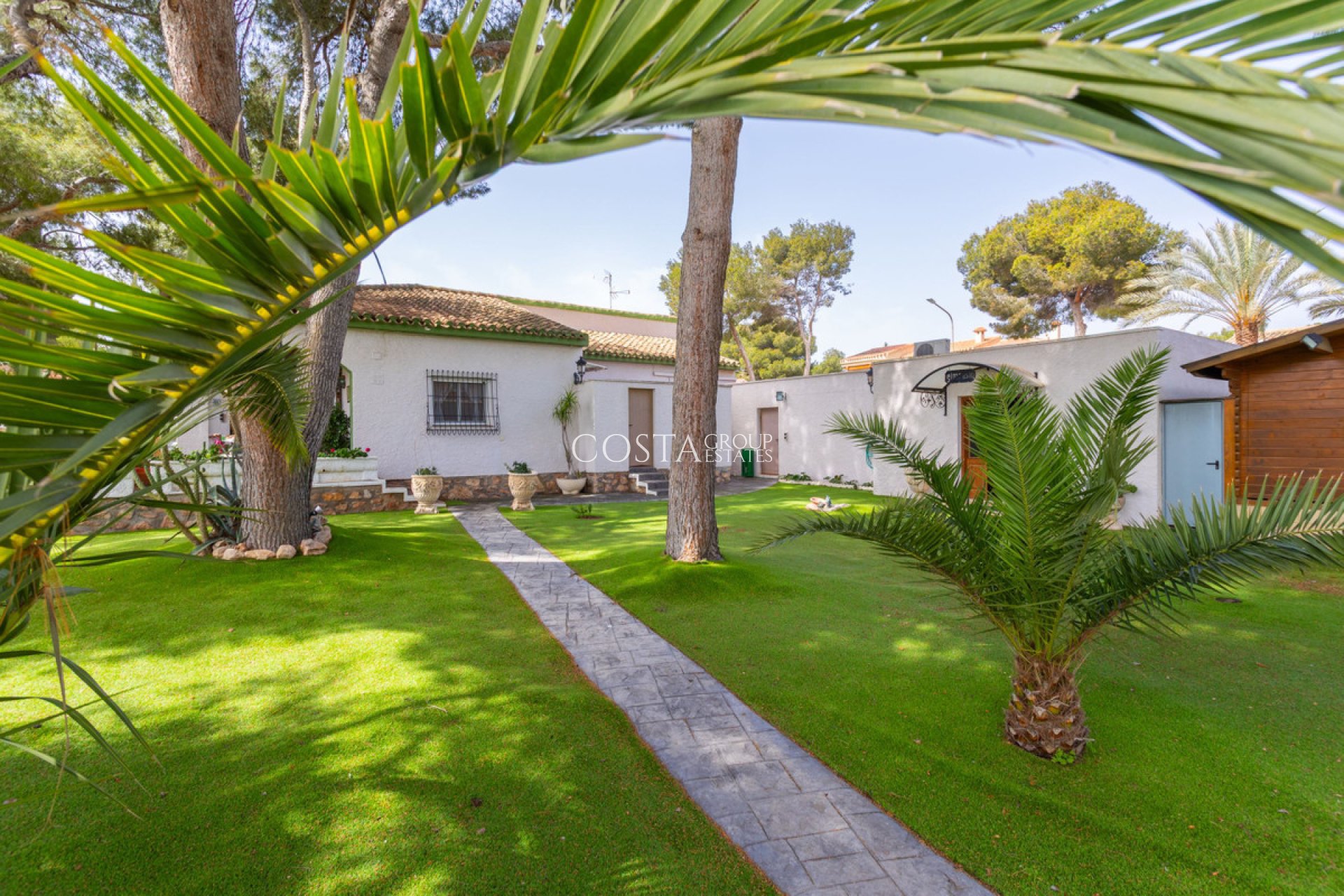 Resale - Villa -
Orihuela Costa - Campoamor