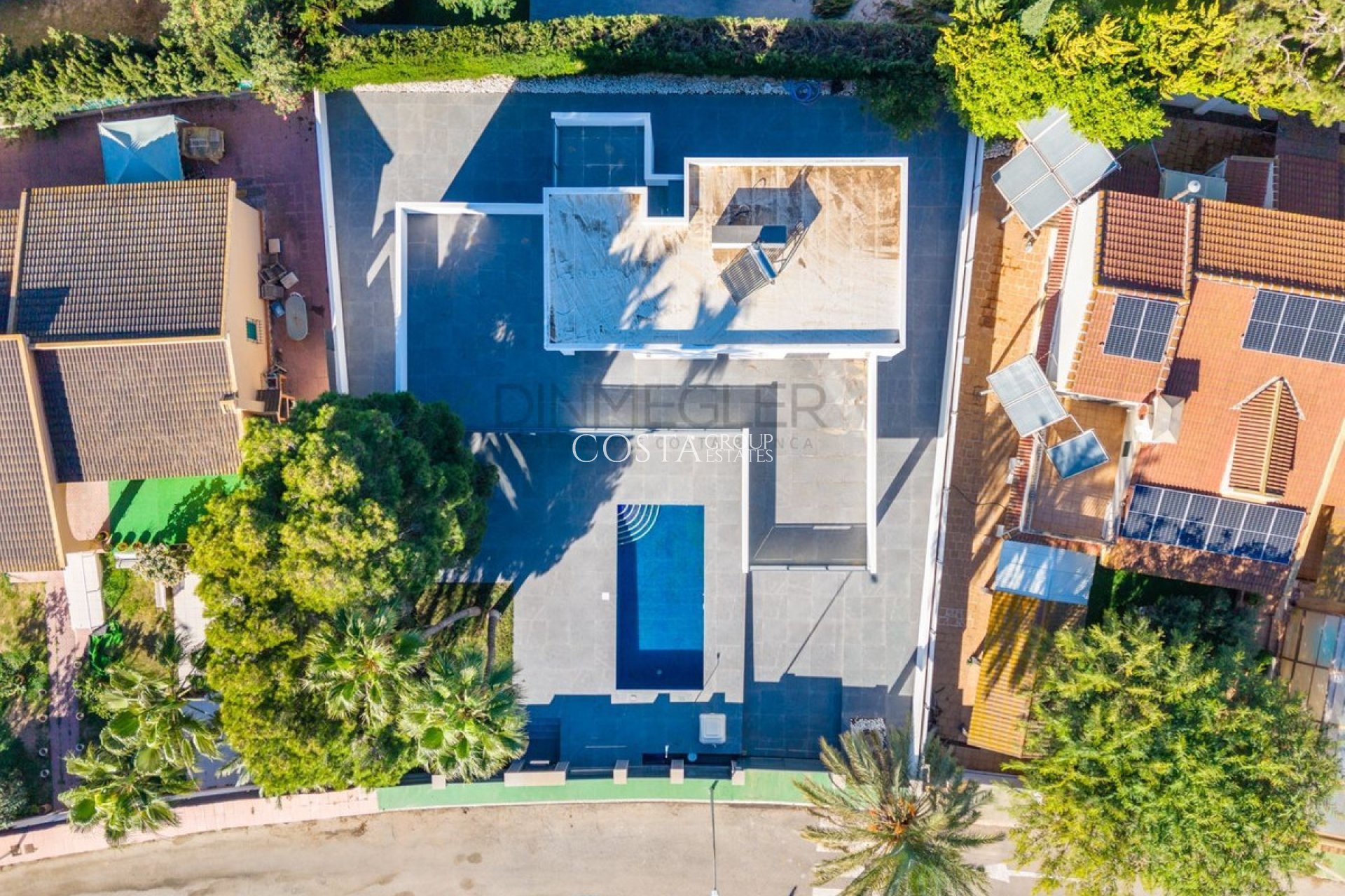 Resale - Villa -
Orihuela Costa - Campoamor