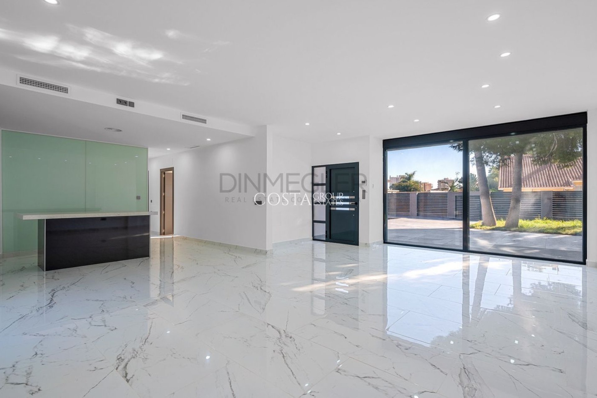 Resale - Villa -
Orihuela Costa - Campoamor