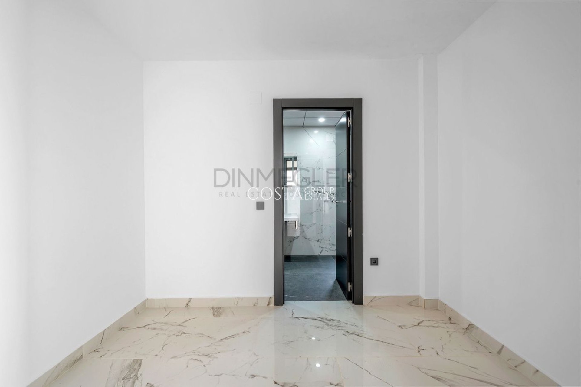 Resale - Villa -
Orihuela Costa - Campoamor