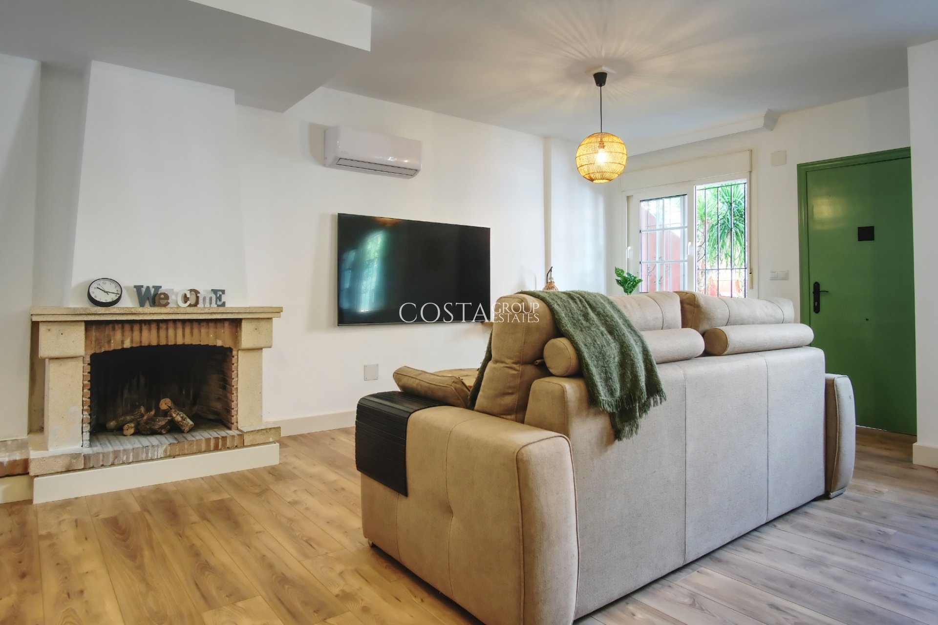 Resale - Villa -
Orihuela Costa - Costa Blanca South