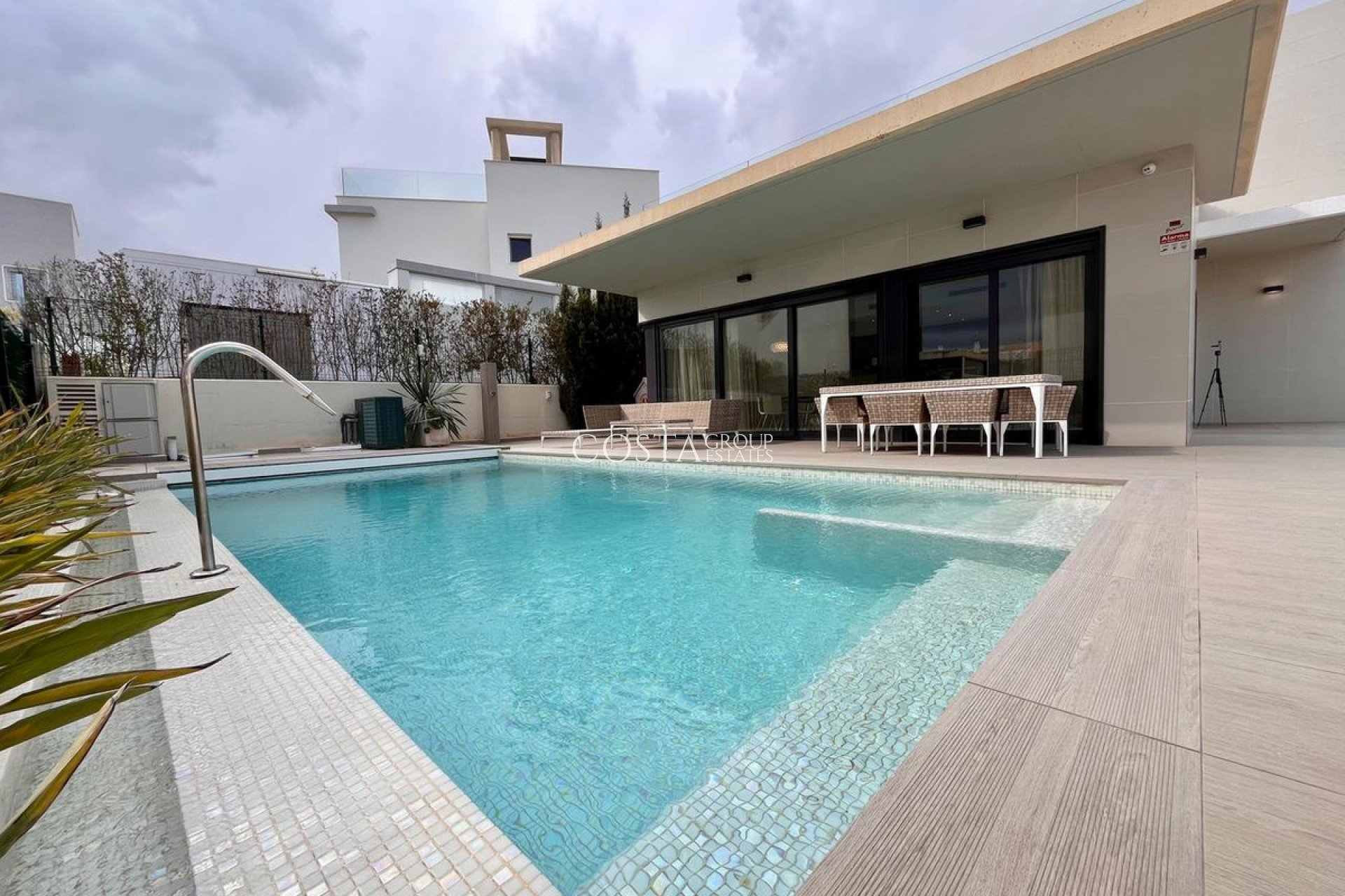 Resale - Villa -
Orihuela Costa - Dehesa de Campoamor
