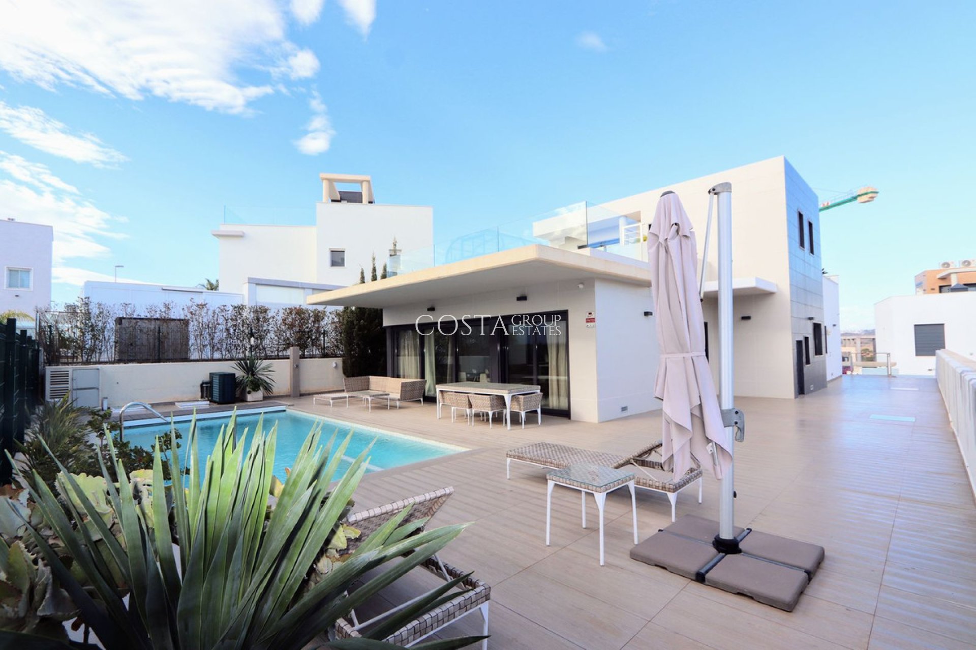 Resale - Villa -
Orihuela Costa - Dehesa de Campoamor