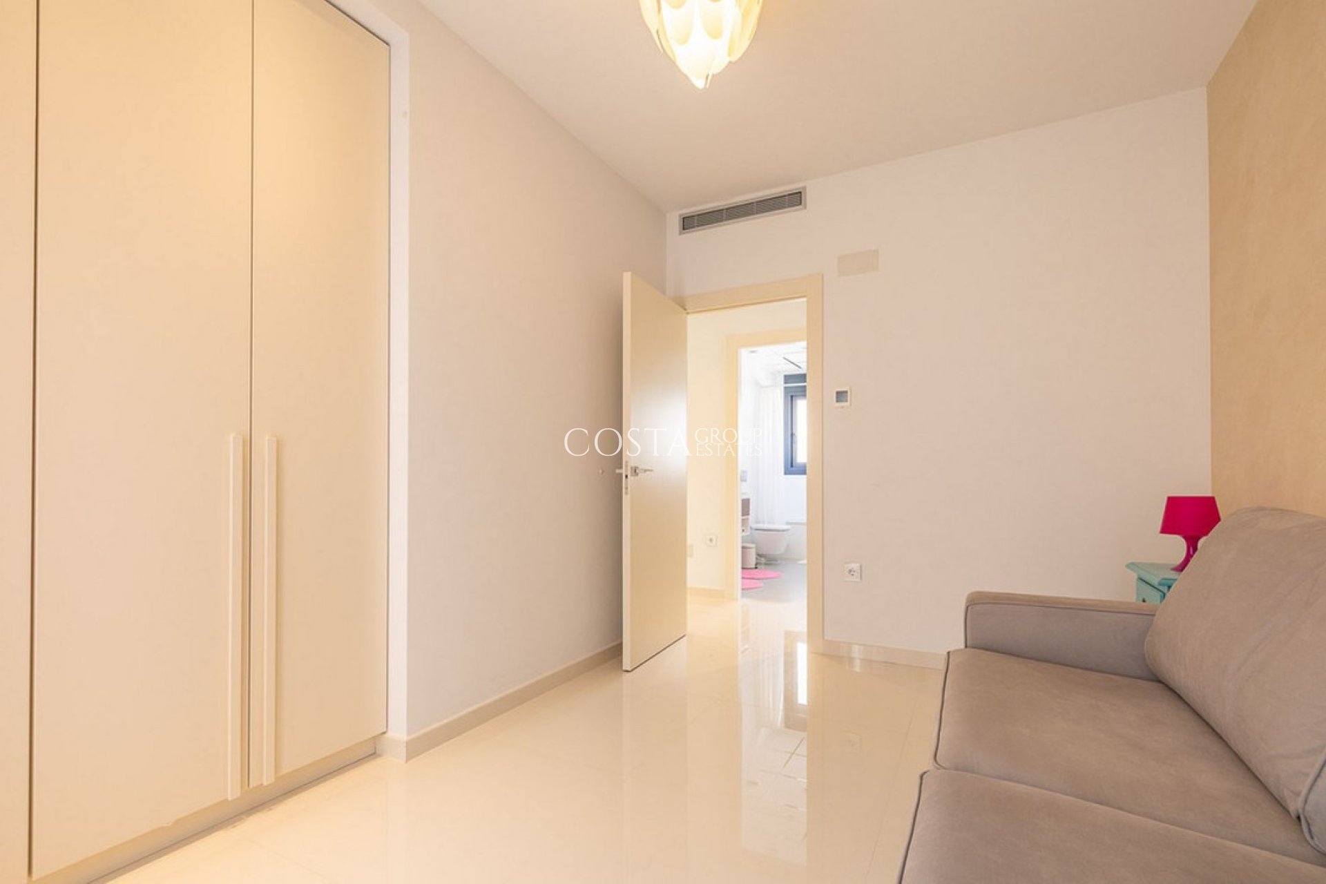 Resale - Villa -
Orihuela Costa - Dehesa de Campoamor