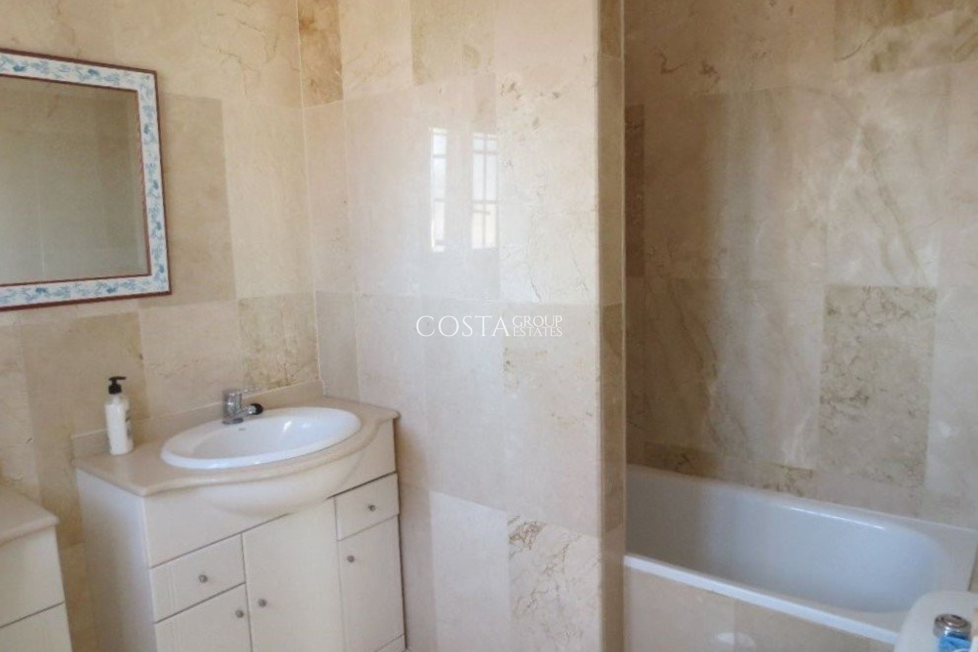 Resale - Villa -
Orihuela Costa - El Galan