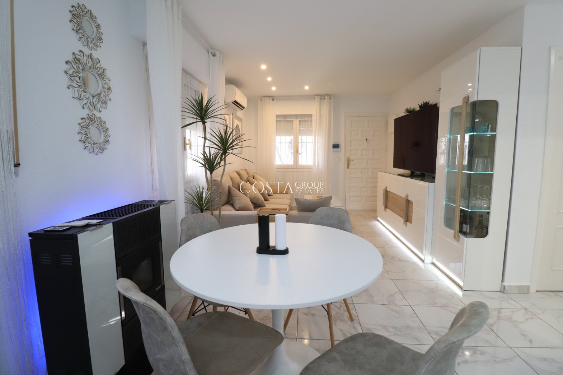Resale - Villa -
Orihuela Costa - La Florida