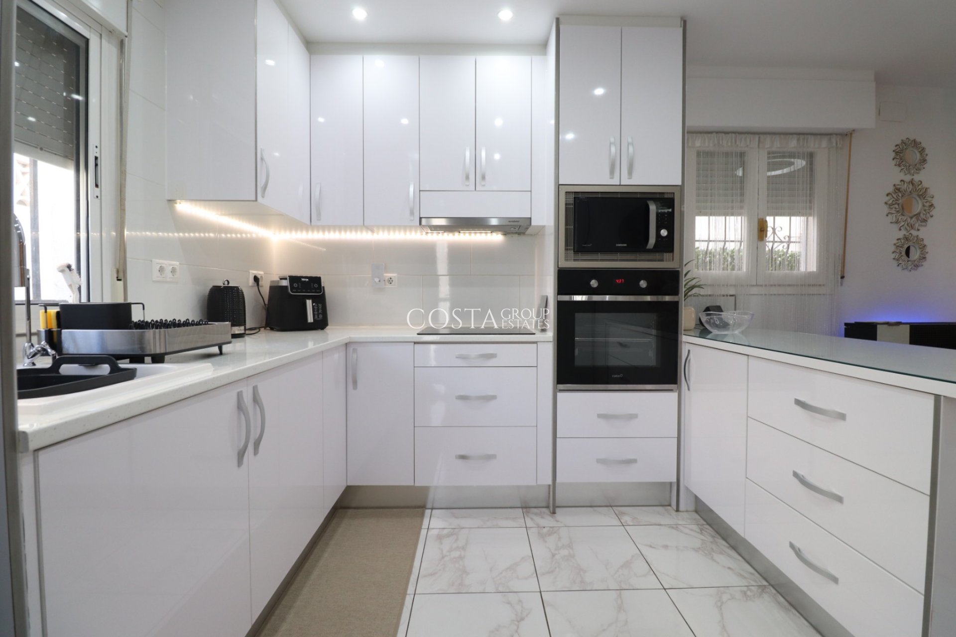 Resale - Villa -
Orihuela Costa - La Florida