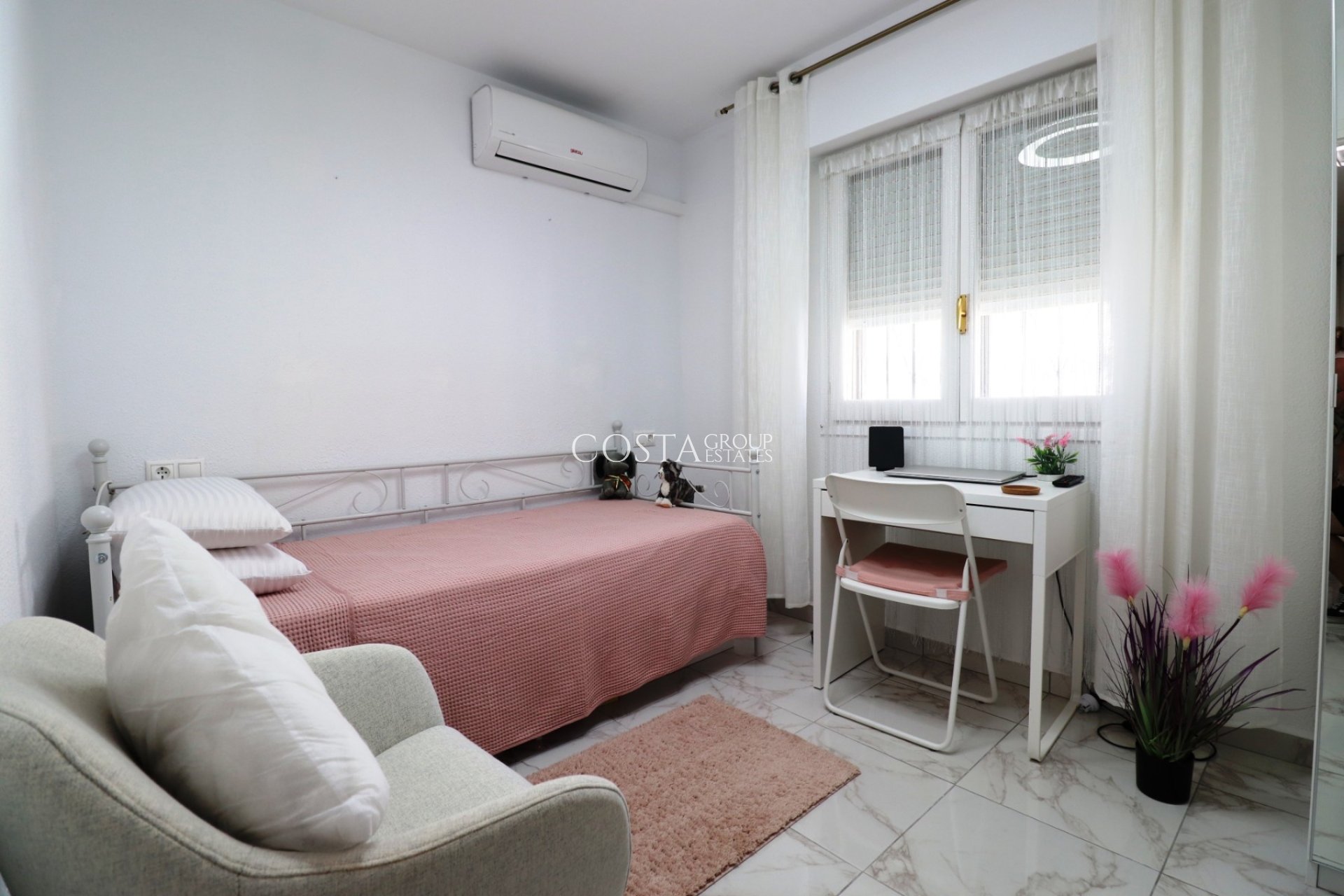 Resale - Villa -
Orihuela Costa - La Florida