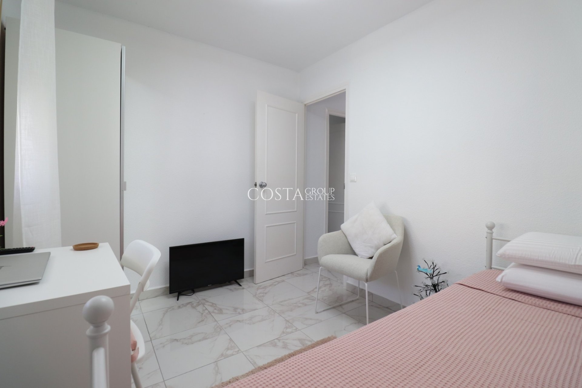 Resale - Villa -
Orihuela Costa - La Florida
