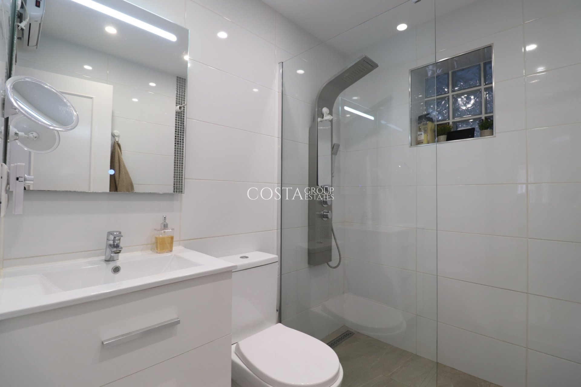 Resale - Villa -
Orihuela Costa - La Florida