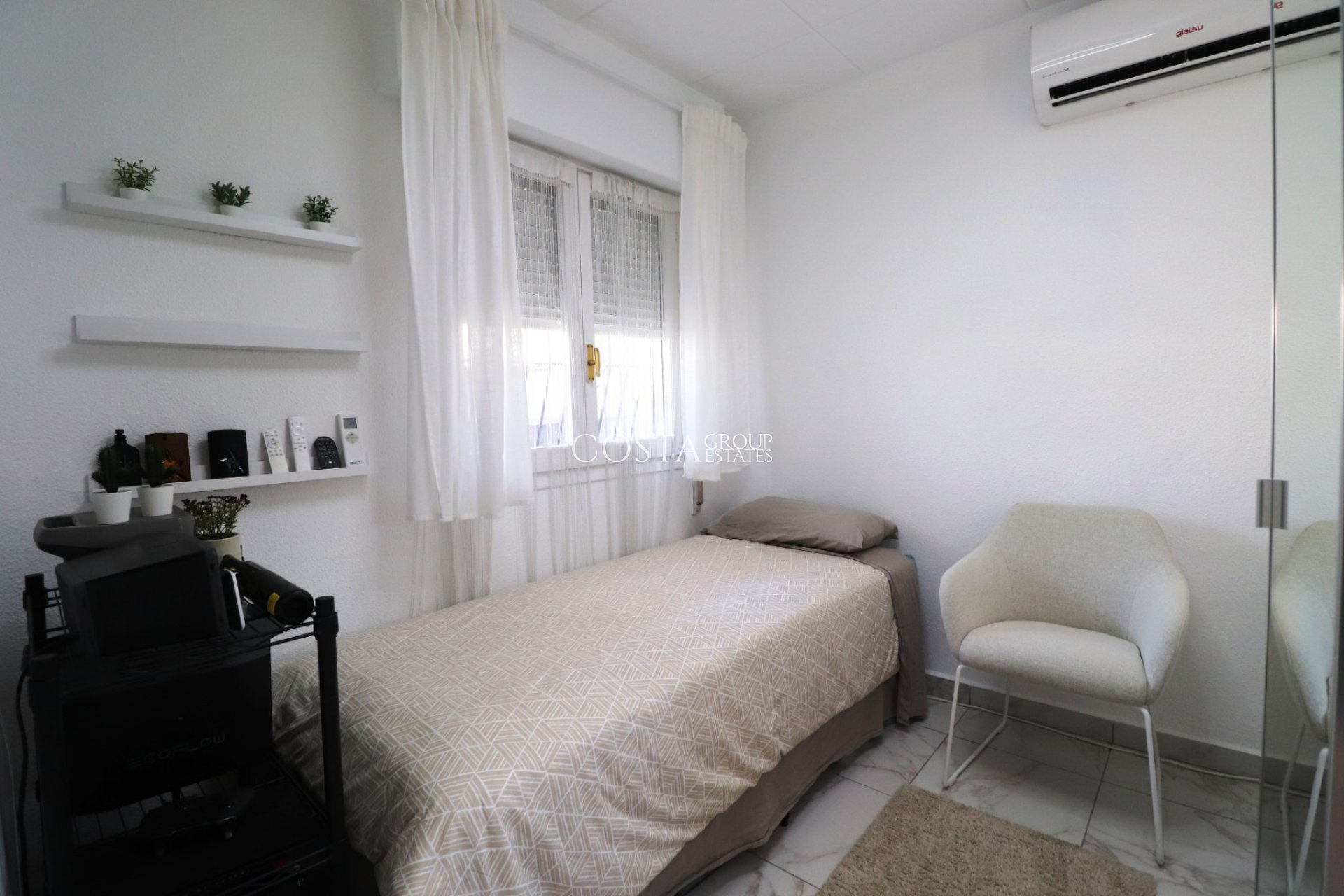 Resale - Villa -
Orihuela Costa - La Florida