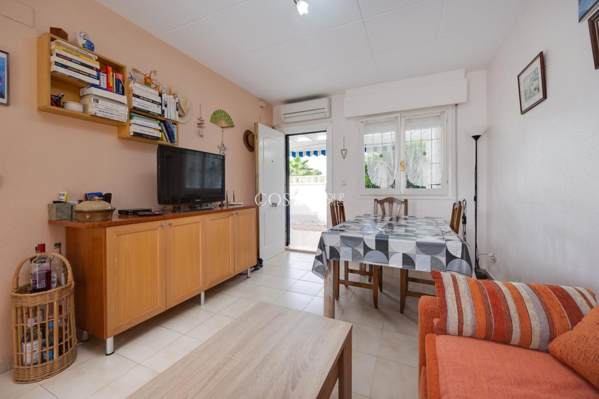 Resale - Villa -
Orihuela Costa - La Florida