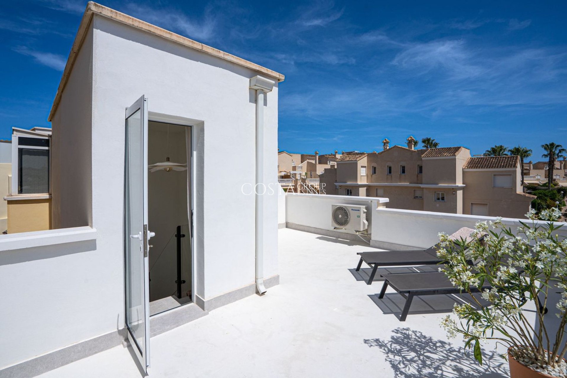 Resale - Villa -
Orihuela Costa - La Florida